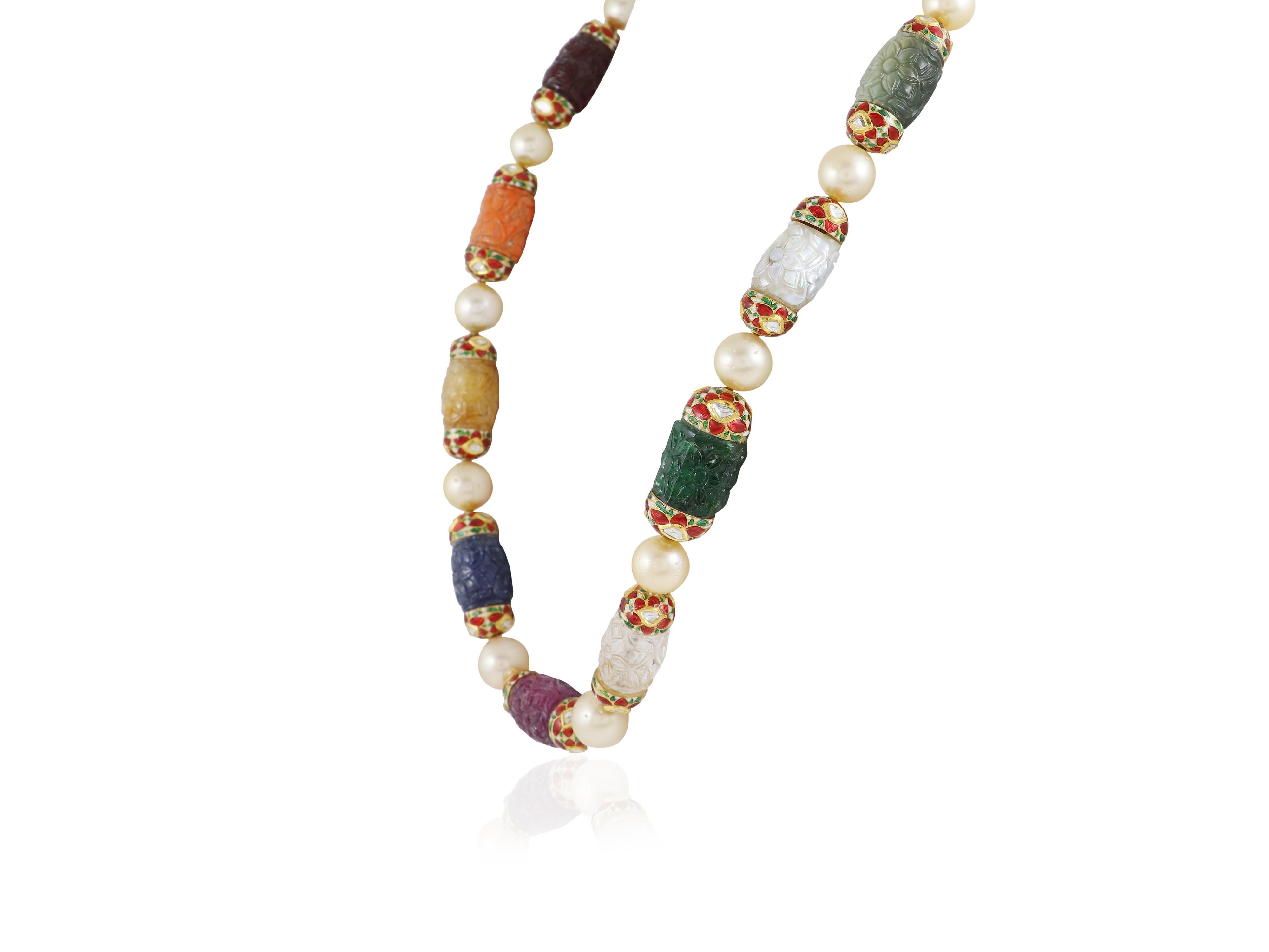 Eine feine 18 Karat Gold Navratana geschnitzte goldene Tupfenhalskette mit Tupfen für indianische Hochzeiten Damen im Angebot