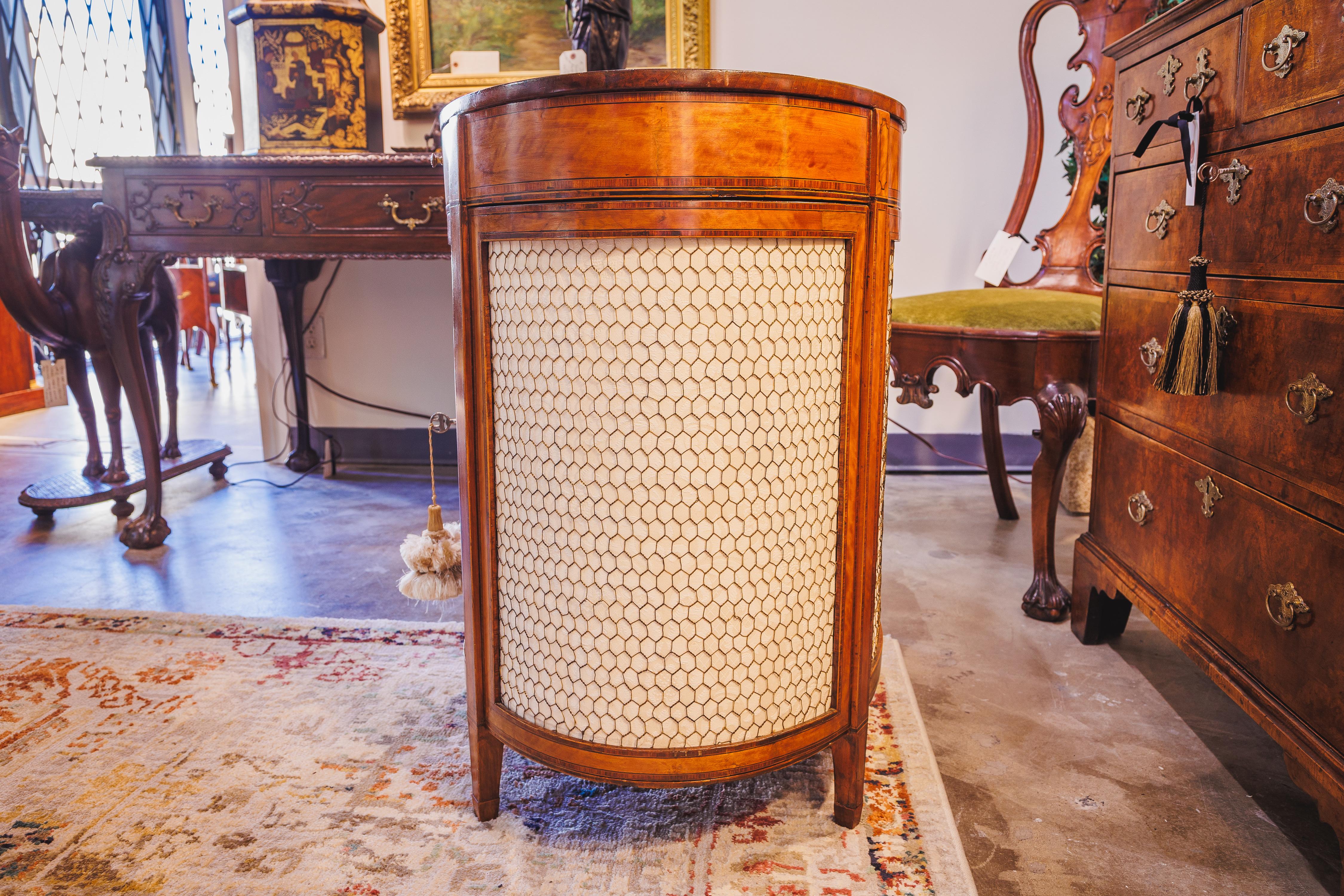 A fine 18th century George 111  satinwood and inlayed oval cabinet side table In Good Condition For Sale In Dallas, TX