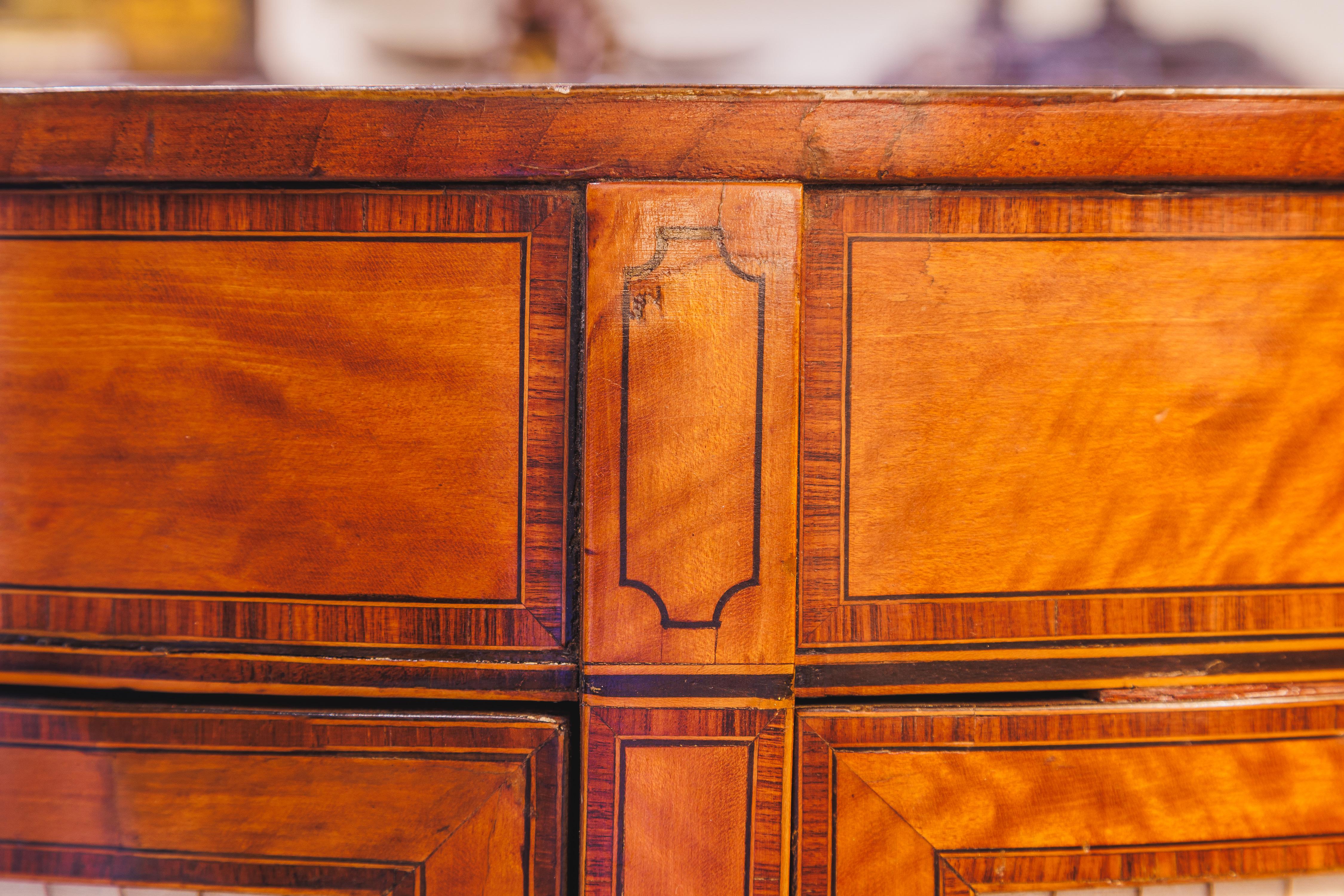 18th Century A fine 18th century George 111  satinwood and inlayed oval cabinet side table For Sale