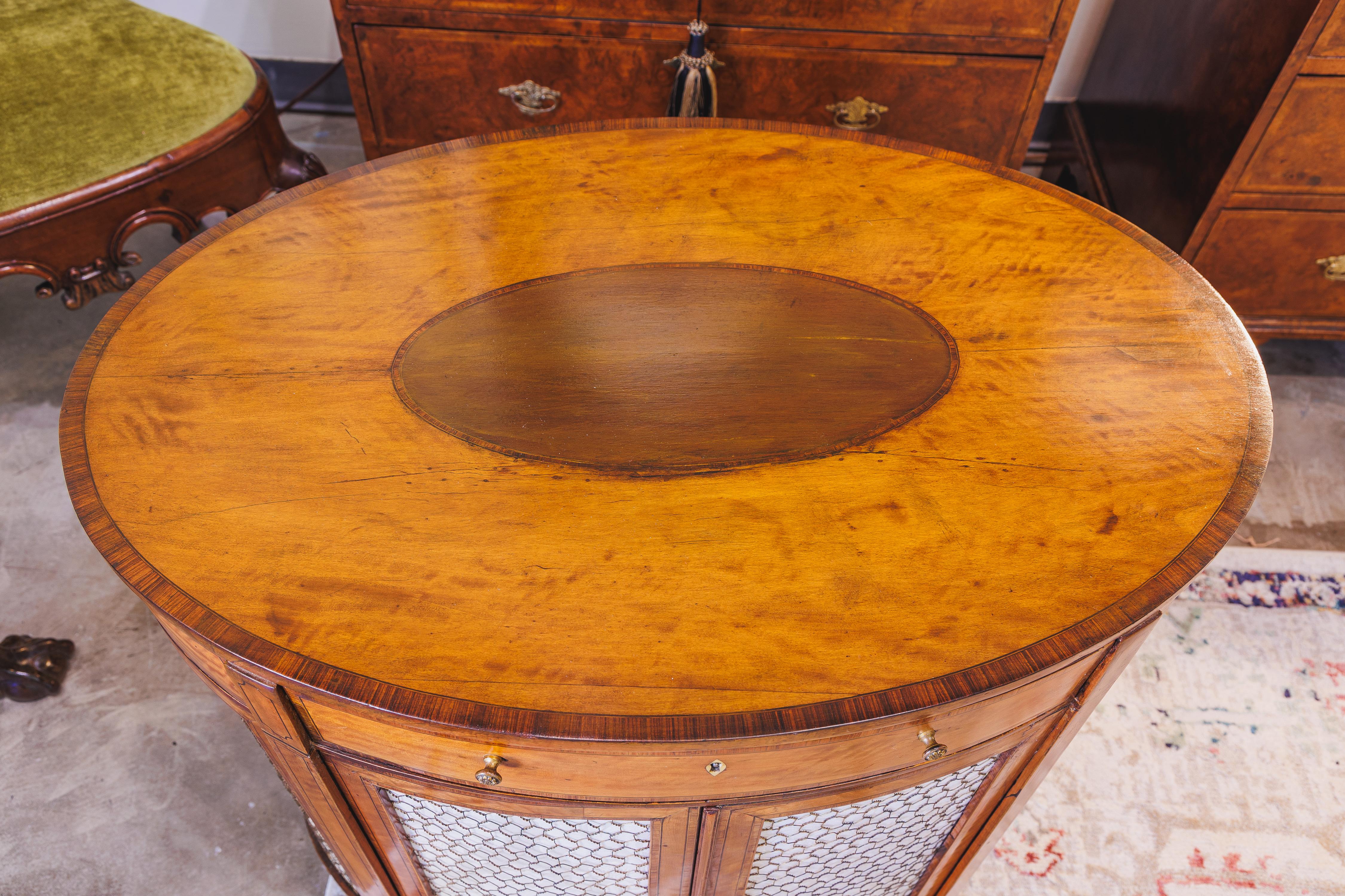 A fine 18th century George 111  satinwood and inlayed oval cabinet side table For Sale 1