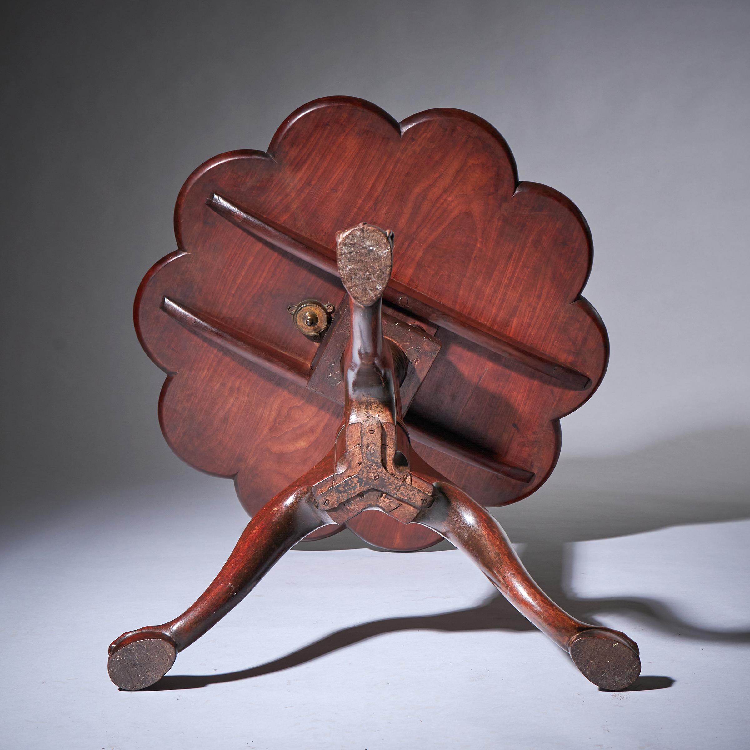 Fine 18th Century George II Mahogany Pie-Crust Tripod Table, circa 1750 8