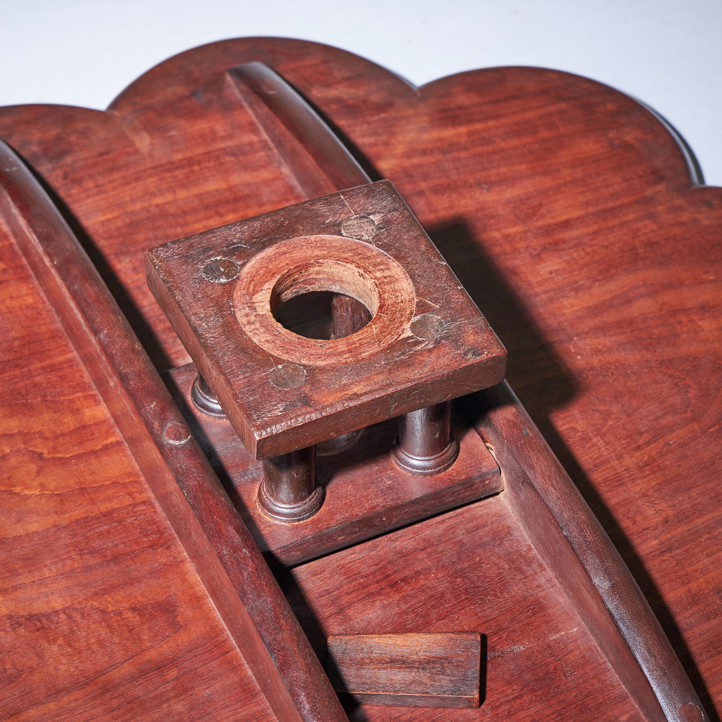 Fine 18th Century George II Mahogany Pie-Crust Tripod Table, circa 1750 10