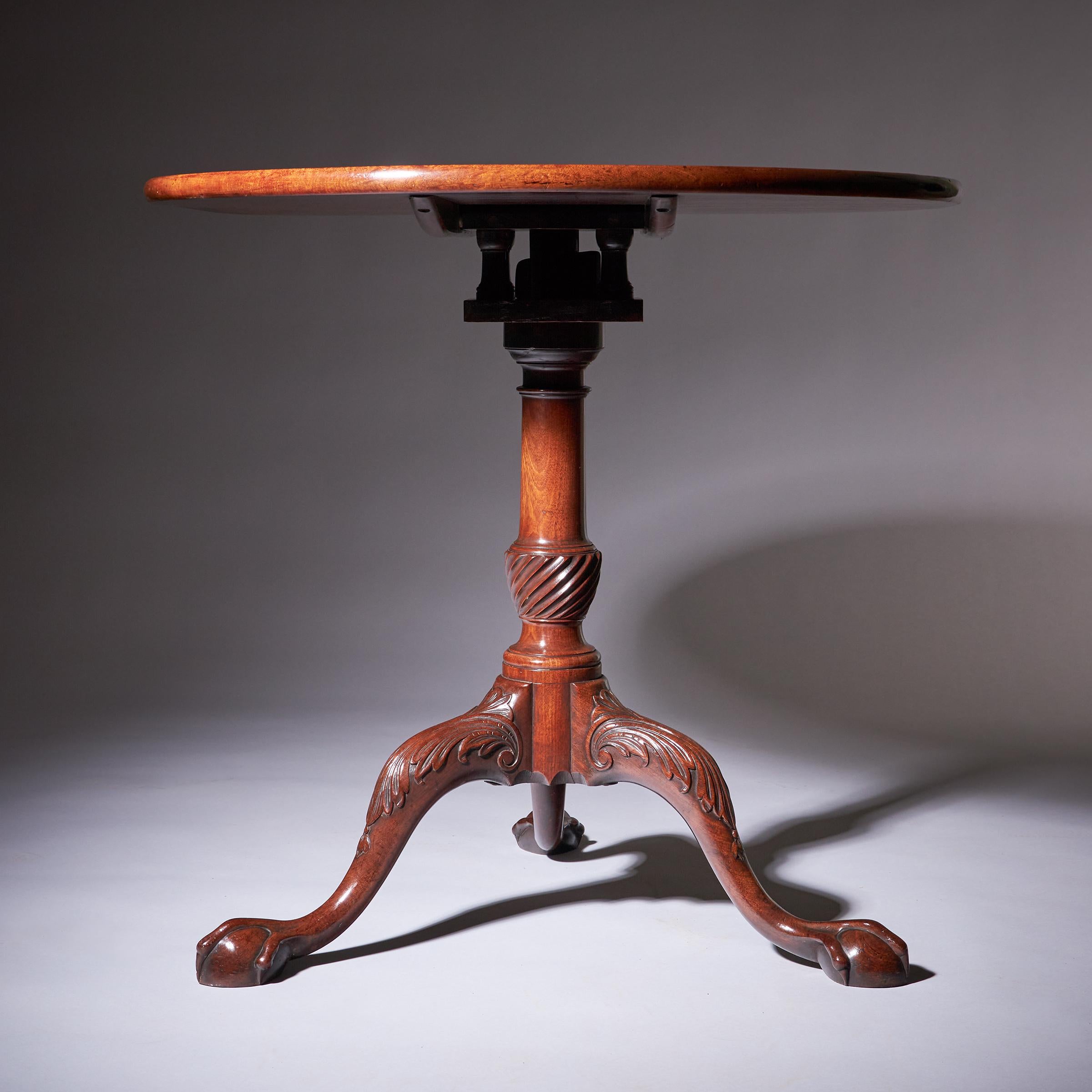 Belle table tripode George II du 18ème siècle, vers 1760 en vente 8