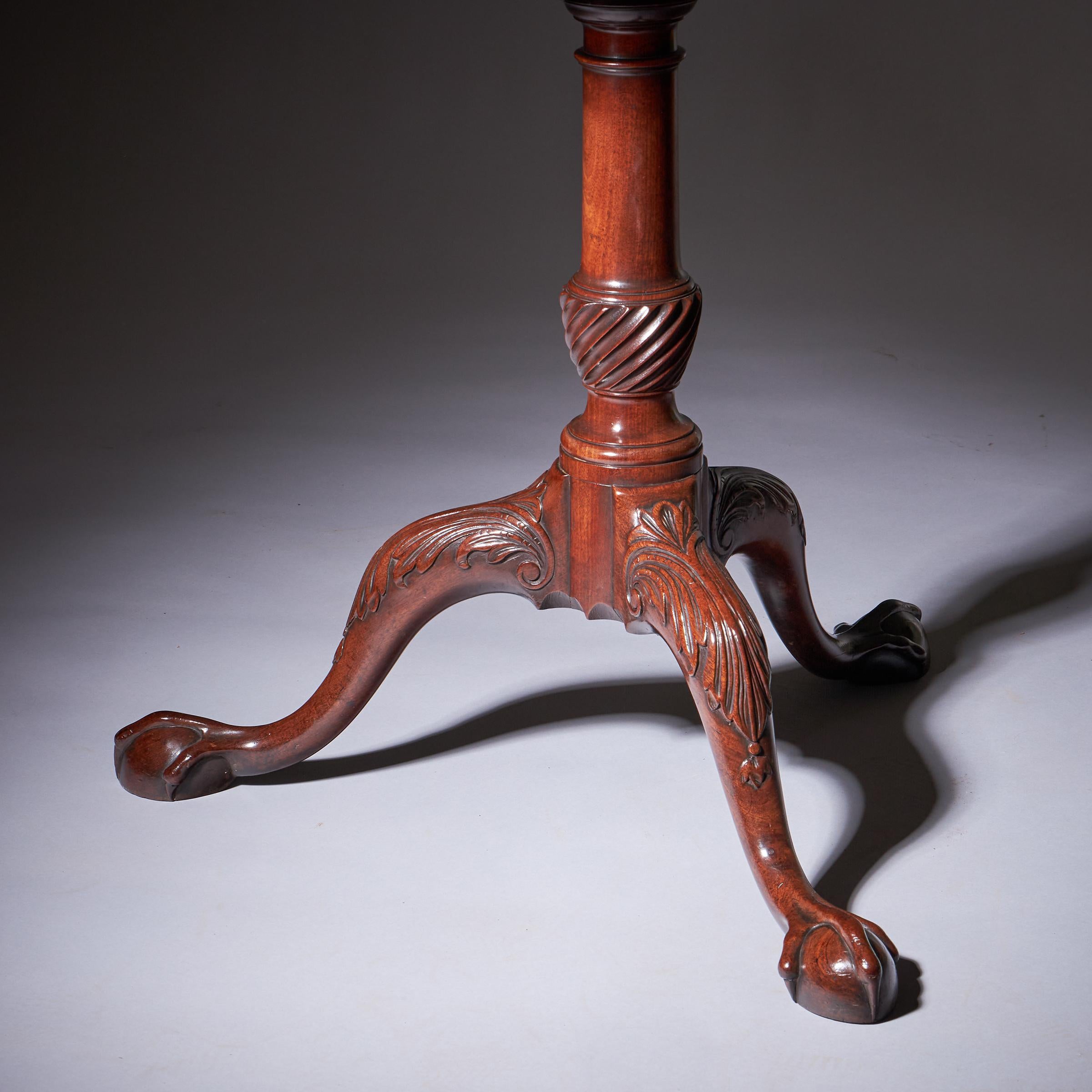 Belle table tripode George II du 18ème siècle, vers 1760 en vente 10