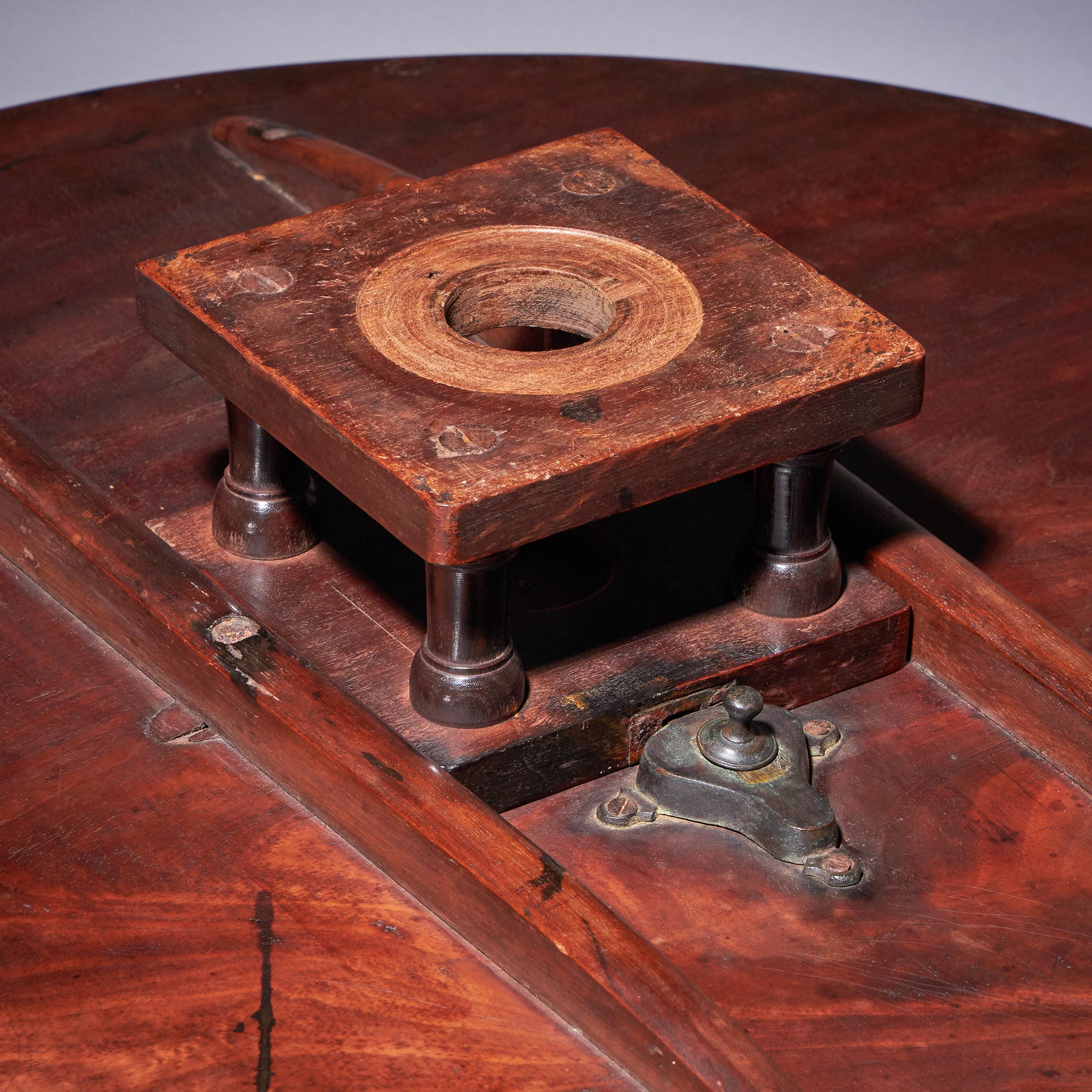 Belle table tripode George II du 18ème siècle, vers 1760 en vente 14