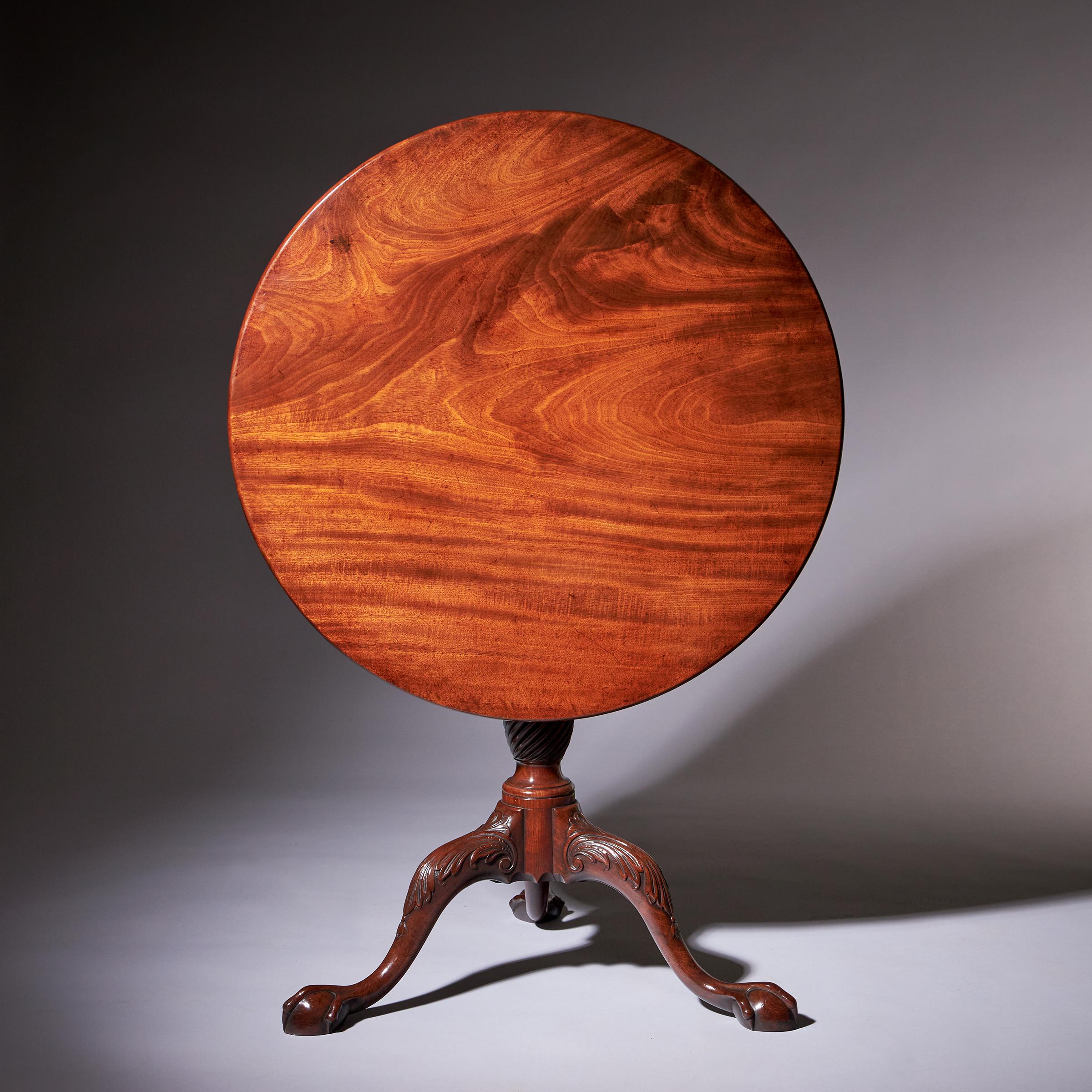 Anglais Belle table tripode George II du 18ème siècle, vers 1760 en vente