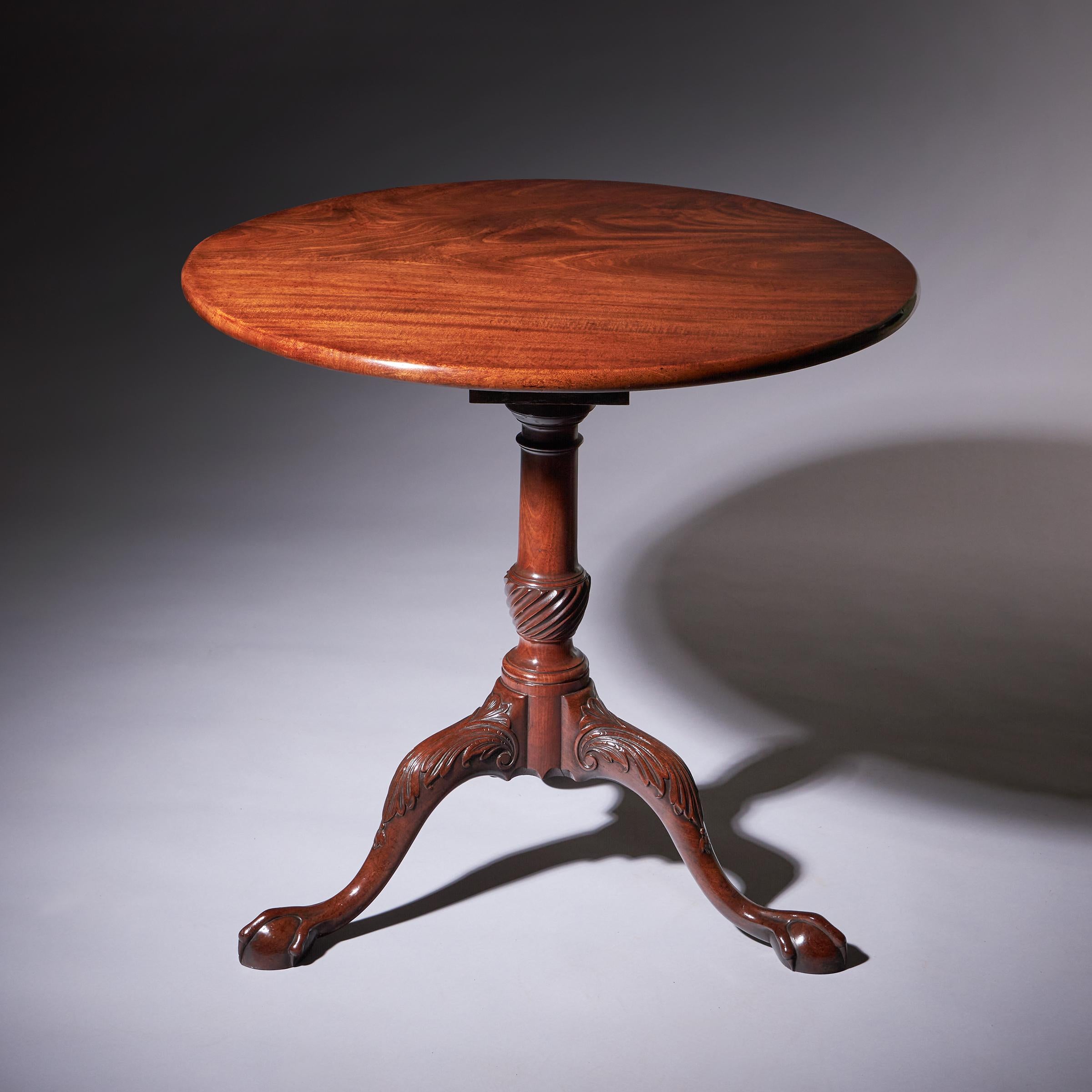 Belle table tripode George II du 18ème siècle, vers 1760 Bon état - En vente à Oxfordshire, United Kingdom