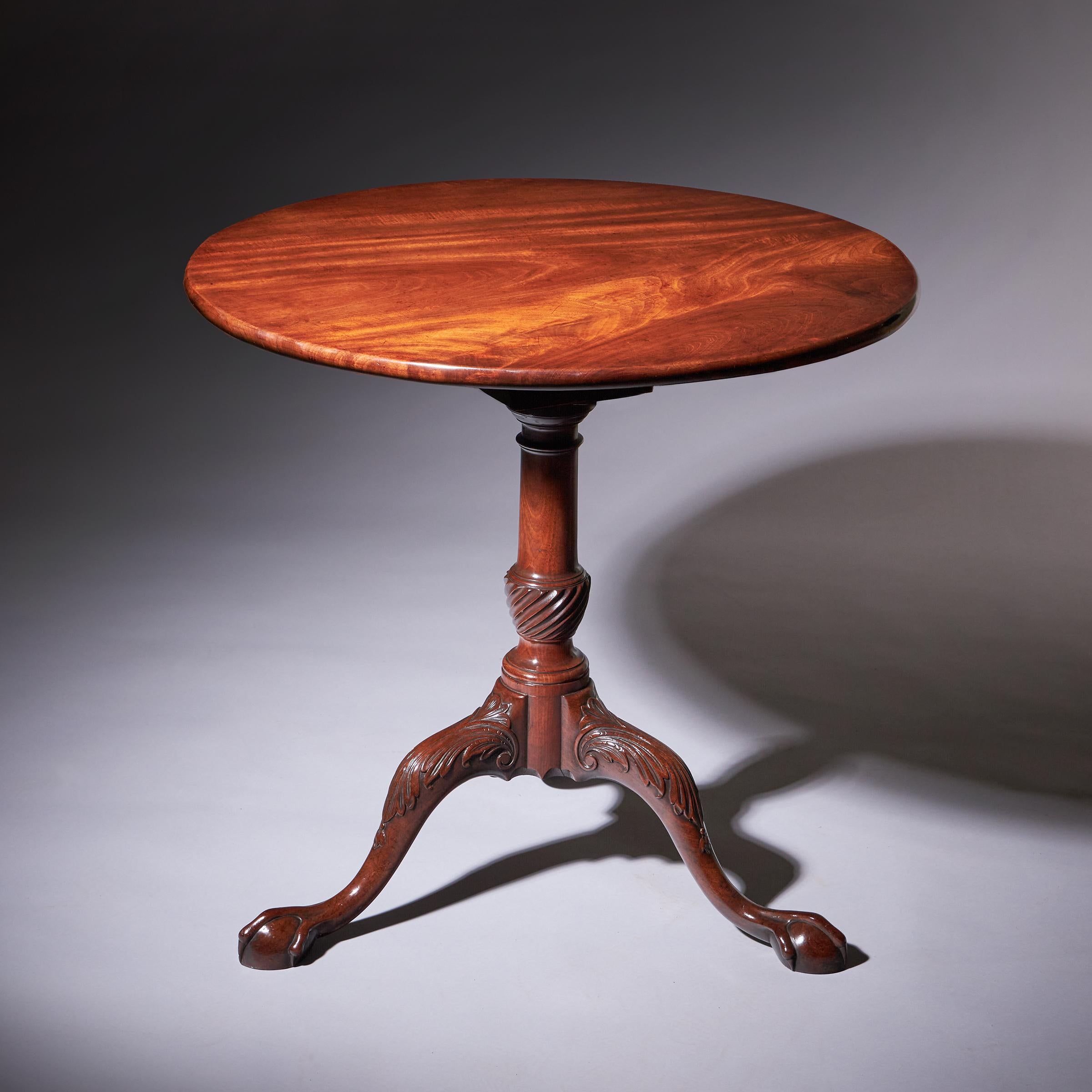 XVIIIe siècle et antérieur Belle table tripode George II du 18ème siècle, vers 1760 en vente