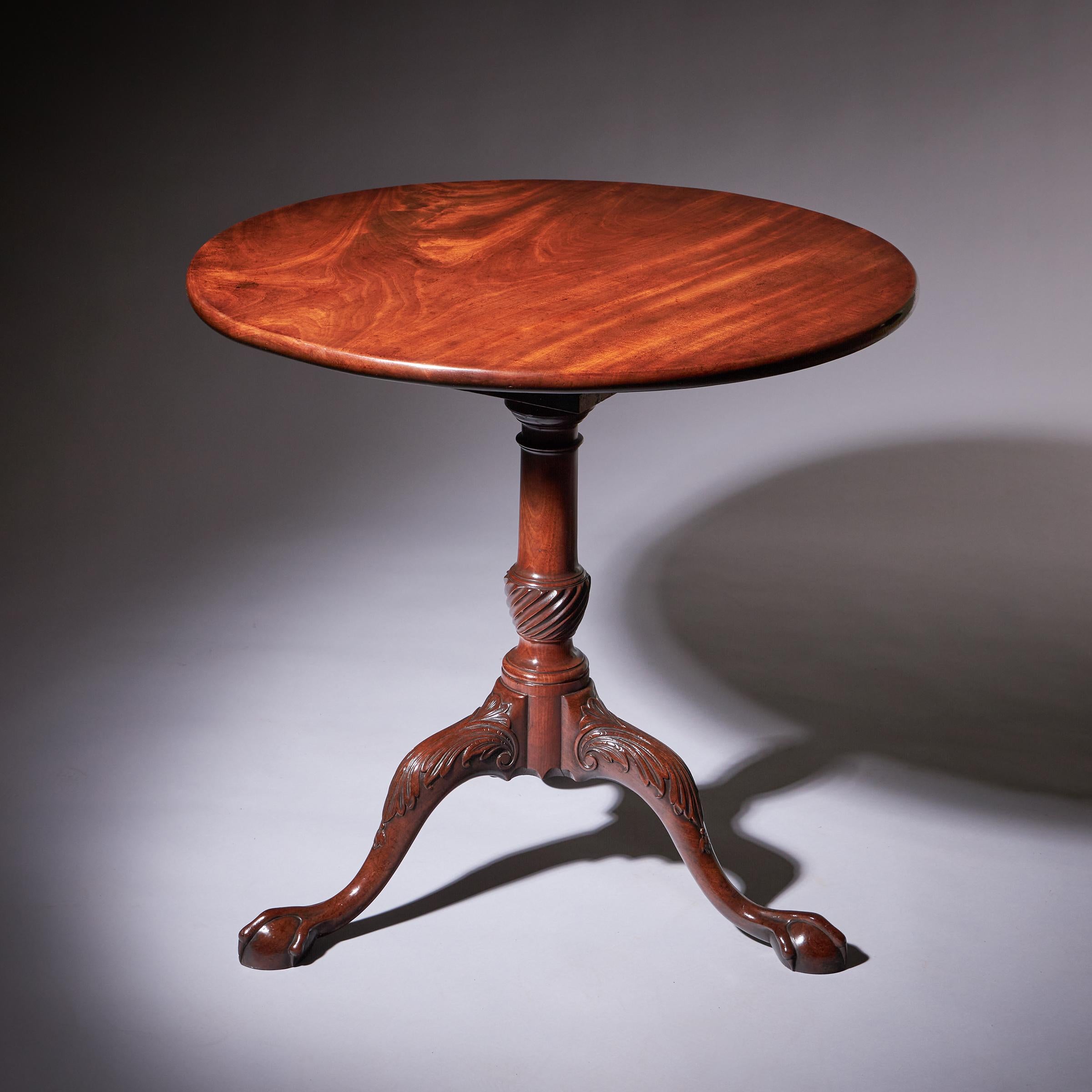 Belle table tripode George II du 18ème siècle, vers 1760 en vente 1