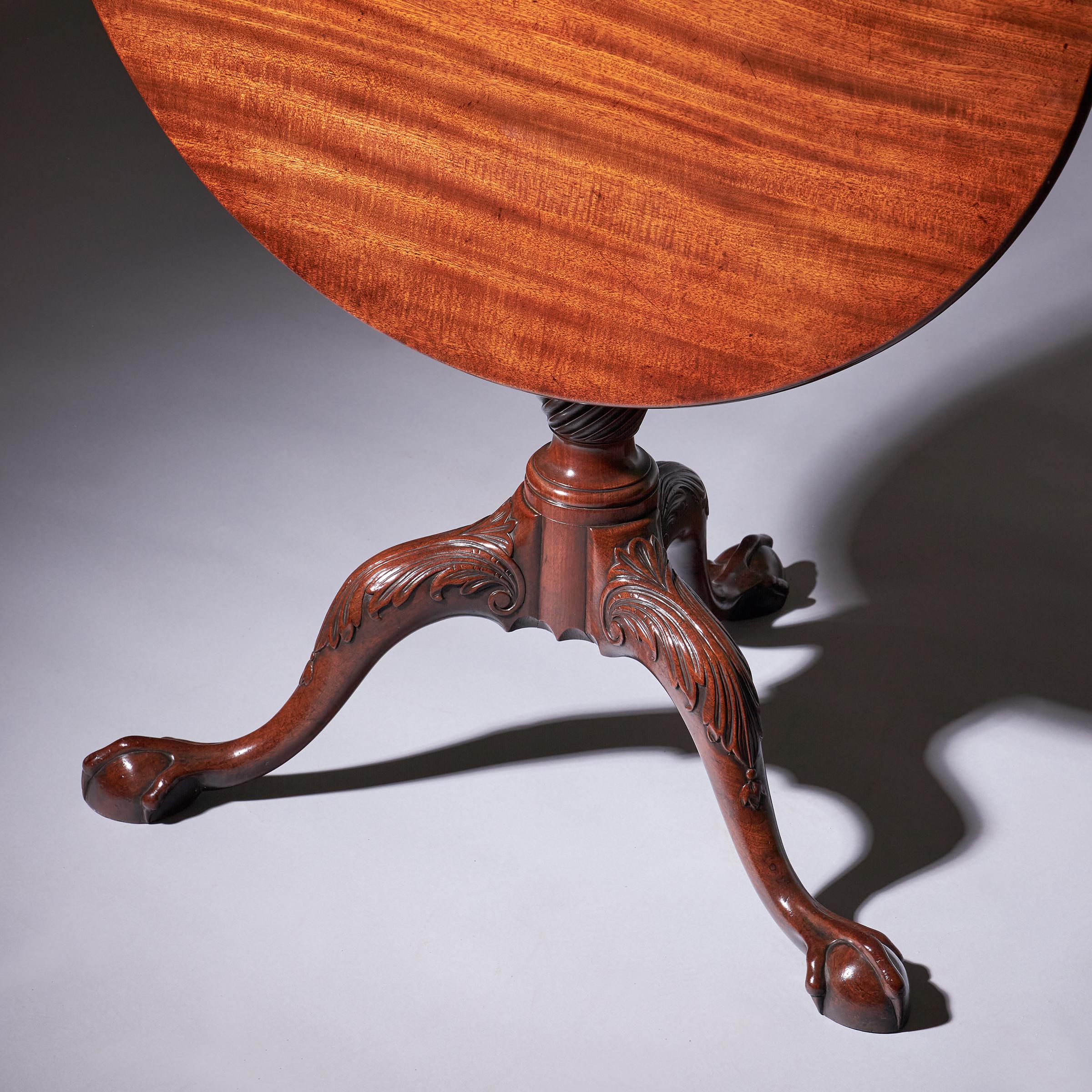 Belle table tripode George II du 18ème siècle, vers 1760 en vente 2