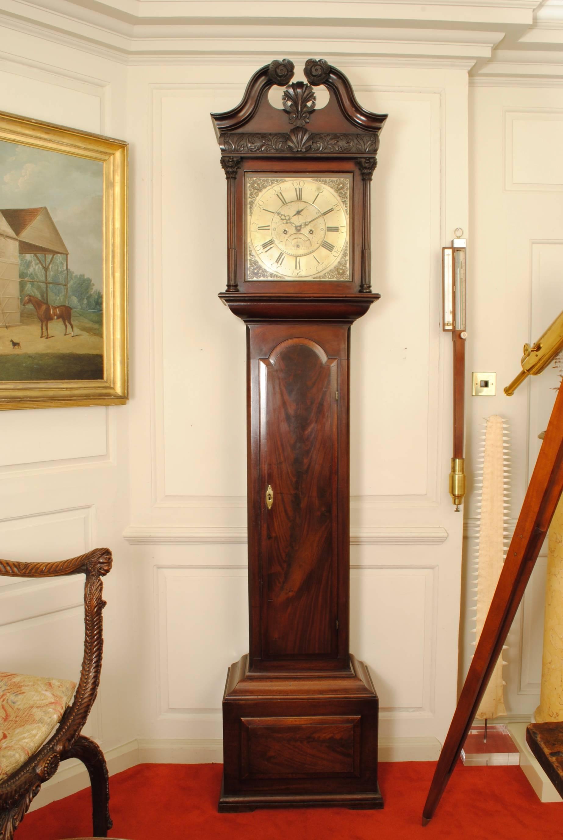 Chippendale Belle horloge irlandaise du 18ème siècle à boîtier long en acajou en vente