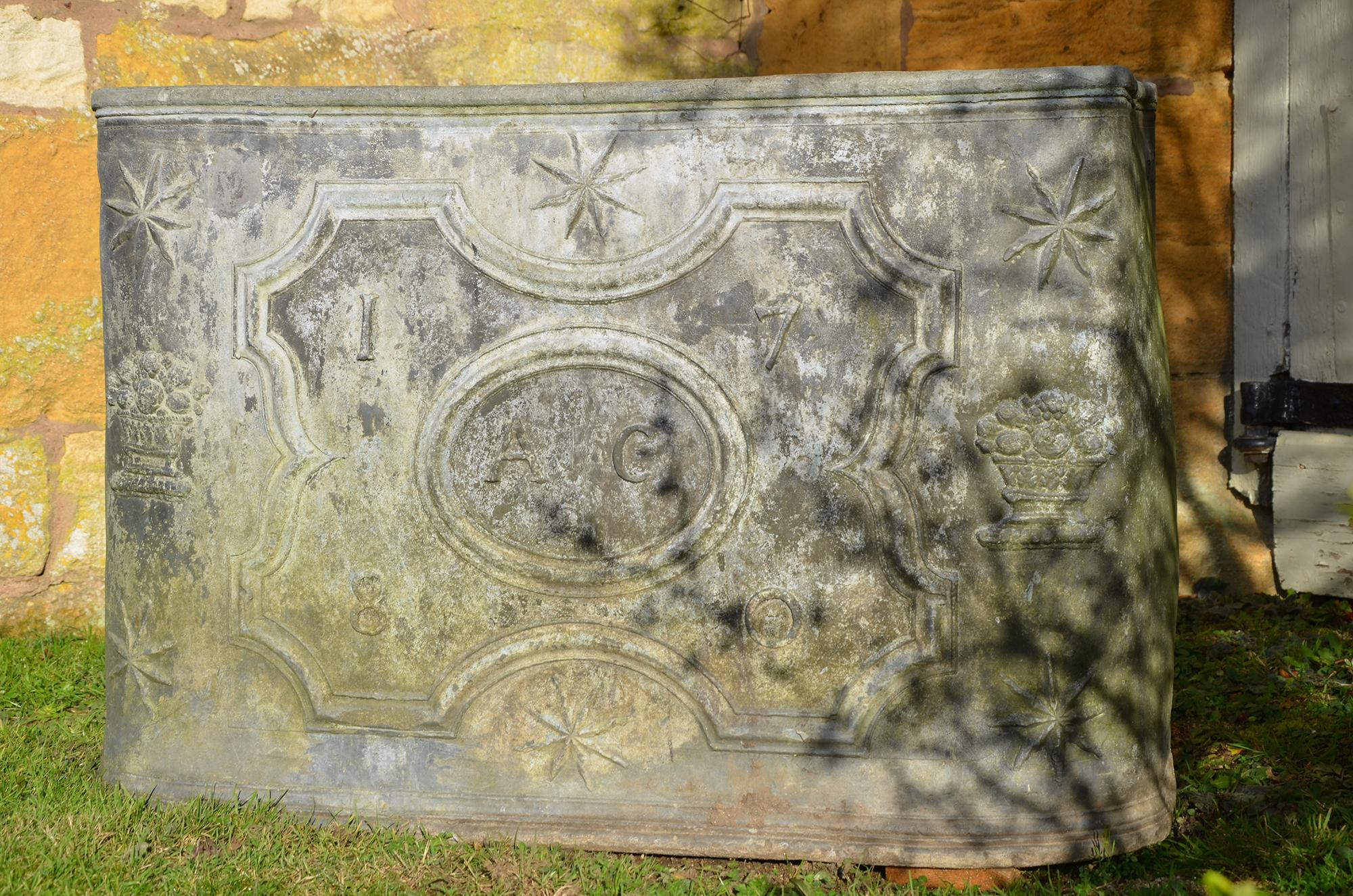 Fine 18th Century Lead Cistern In Good Condition For Sale In Cheltenham, Gloucestershire