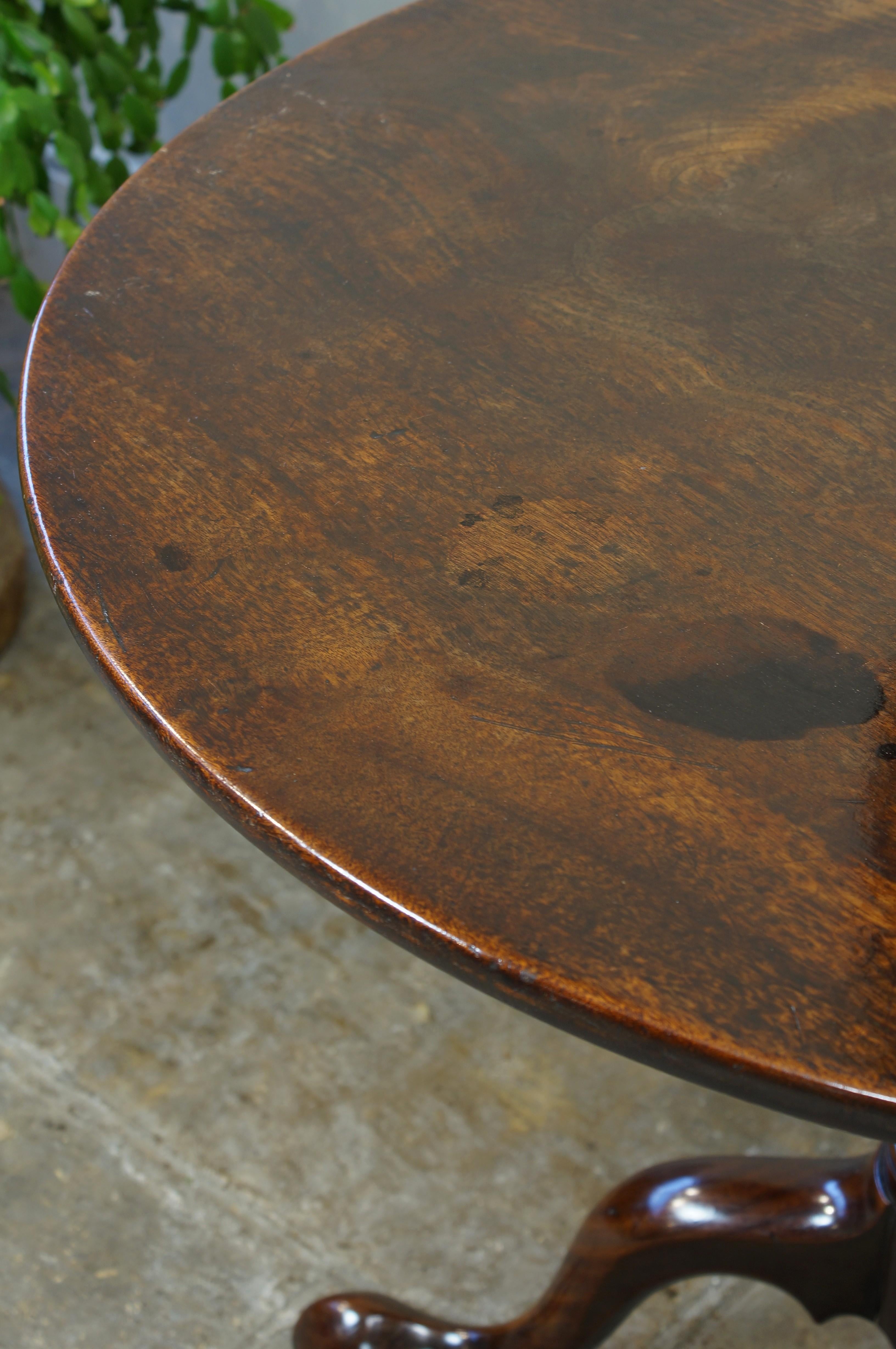 A Fine 18th Century Mahogany Tripod Table. For Sale 1