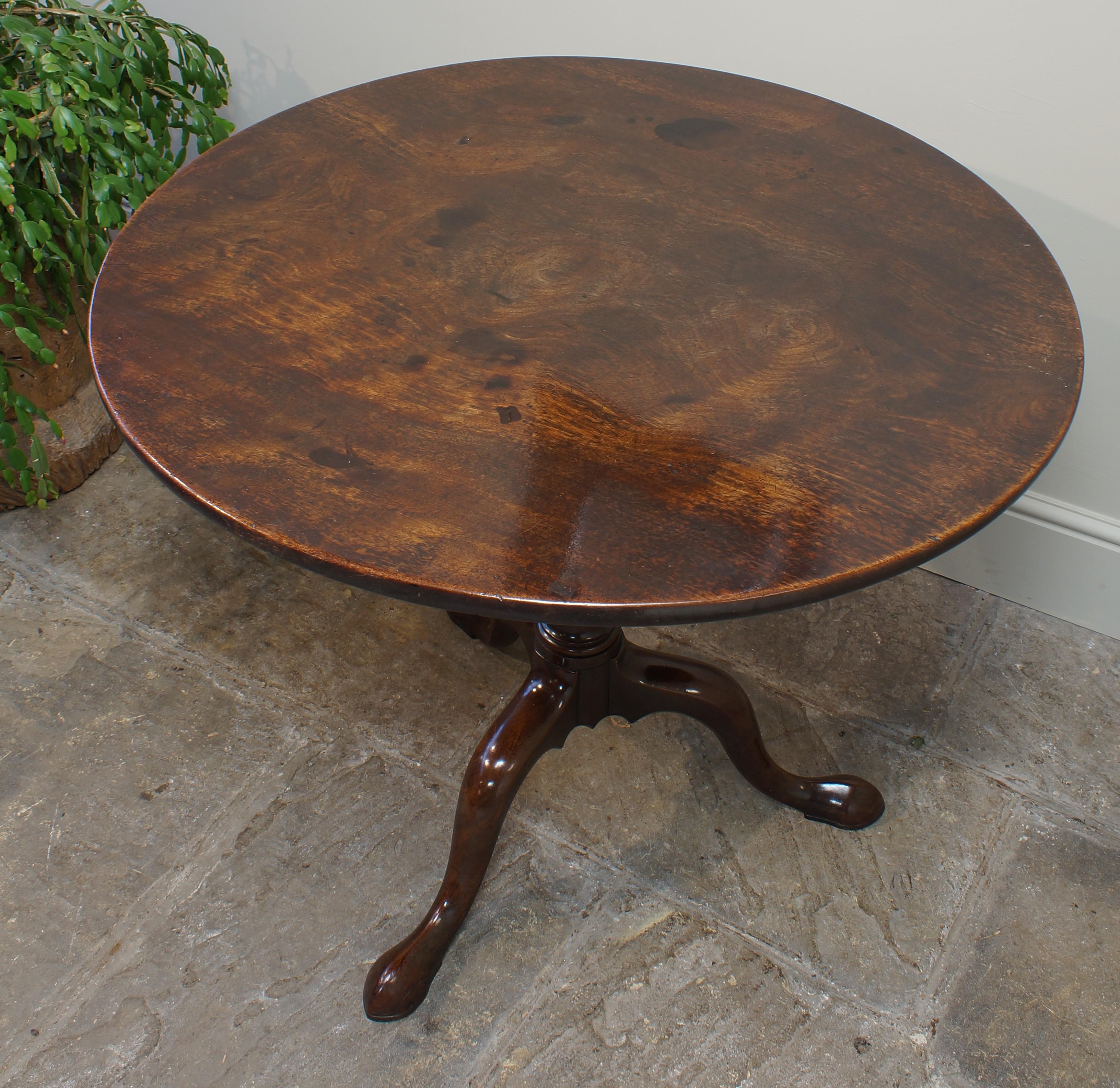 A Fine 18th Century Mahogany Tripod Table. For Sale 3