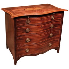 Pregevole cassettone in legno di Padoukwood del XVIII secolo