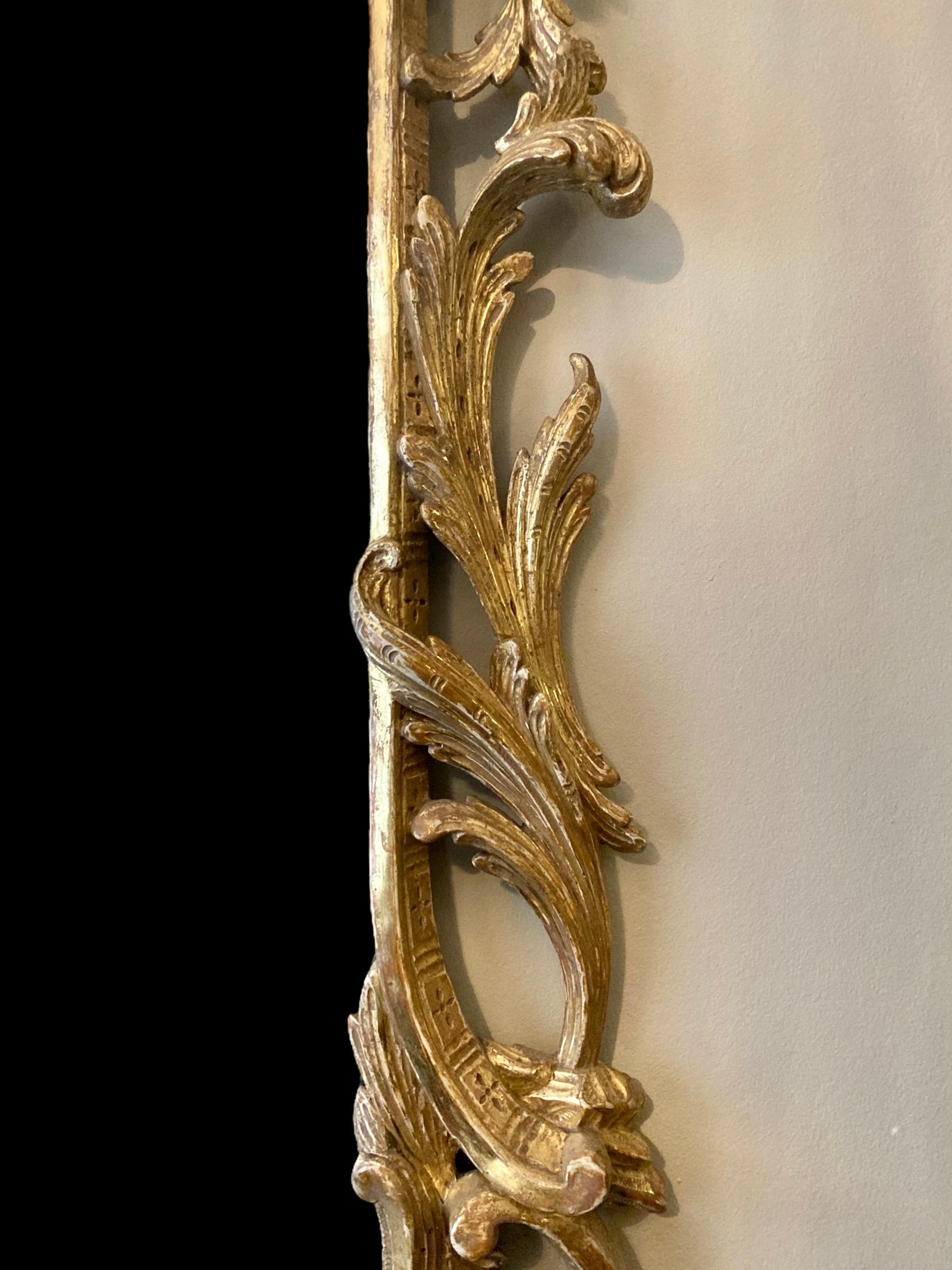 18th Century A fine 18th century period carved giltwood Chippendale wall mirror For Sale
