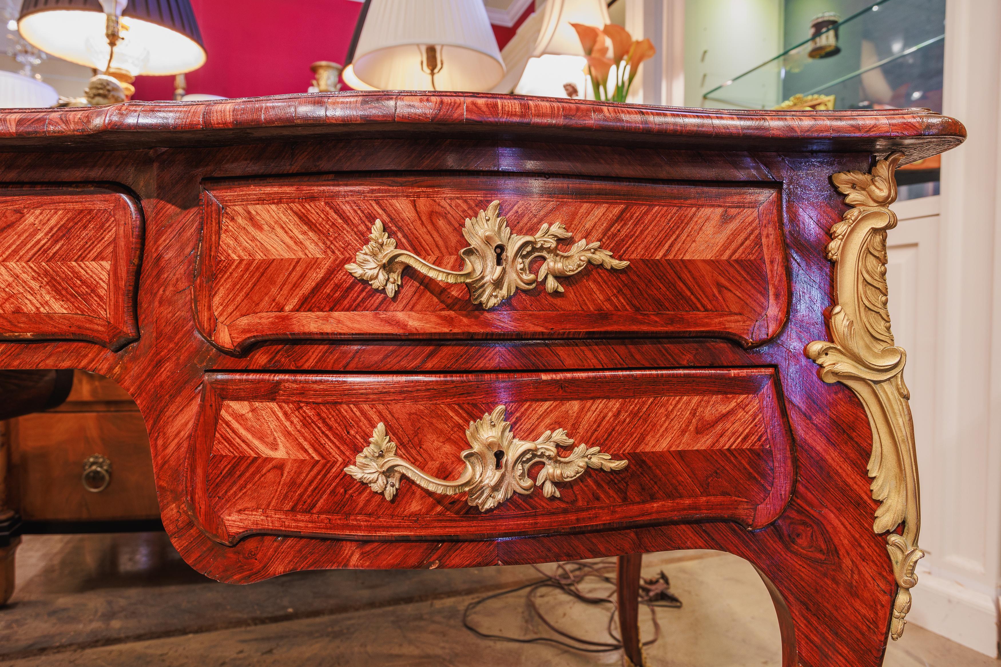 Gilt A fine 18th century Regence kingwood and gilt bronze mounted Louis XV desk For Sale