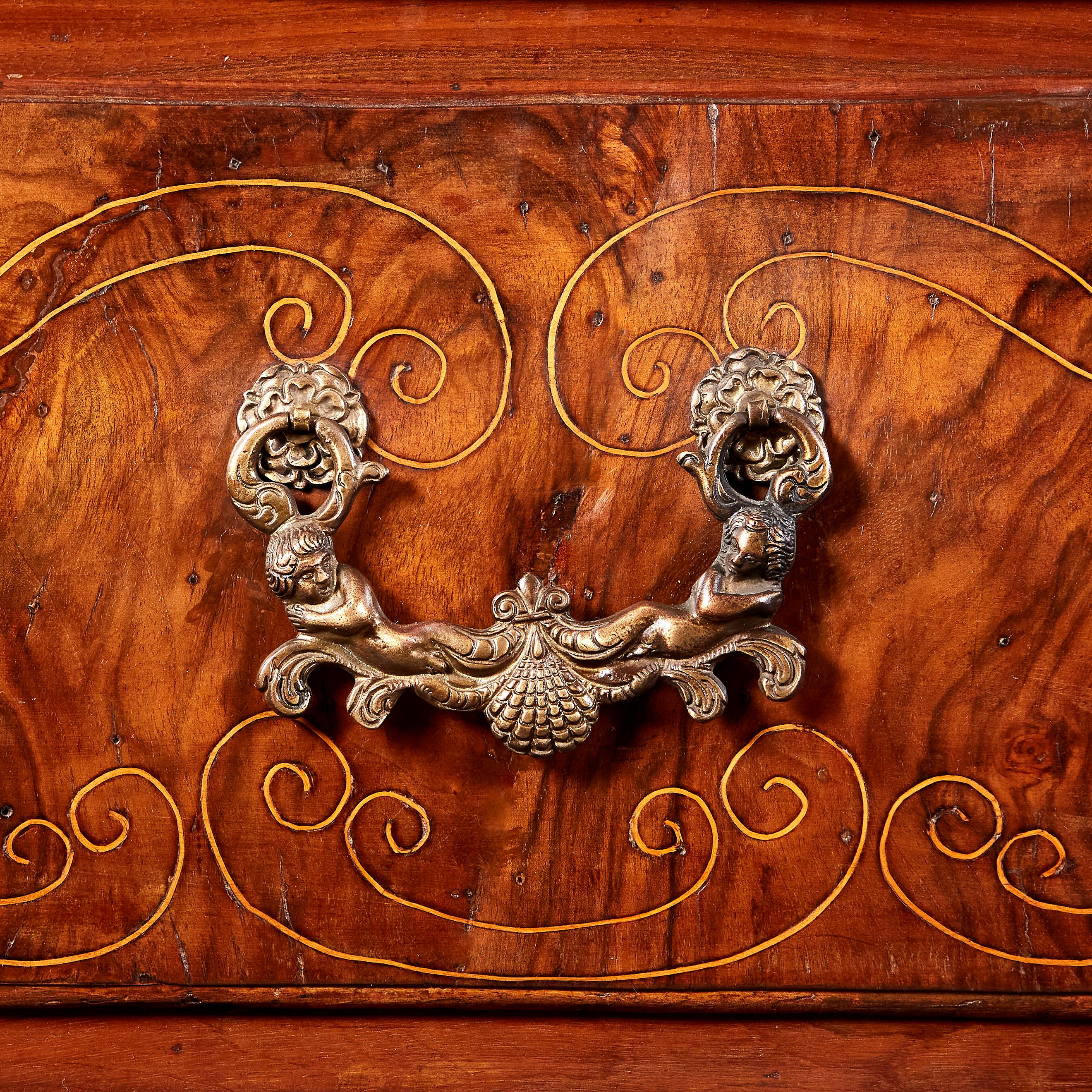 Fine 18th Century Walnut Serpentine Commode 1