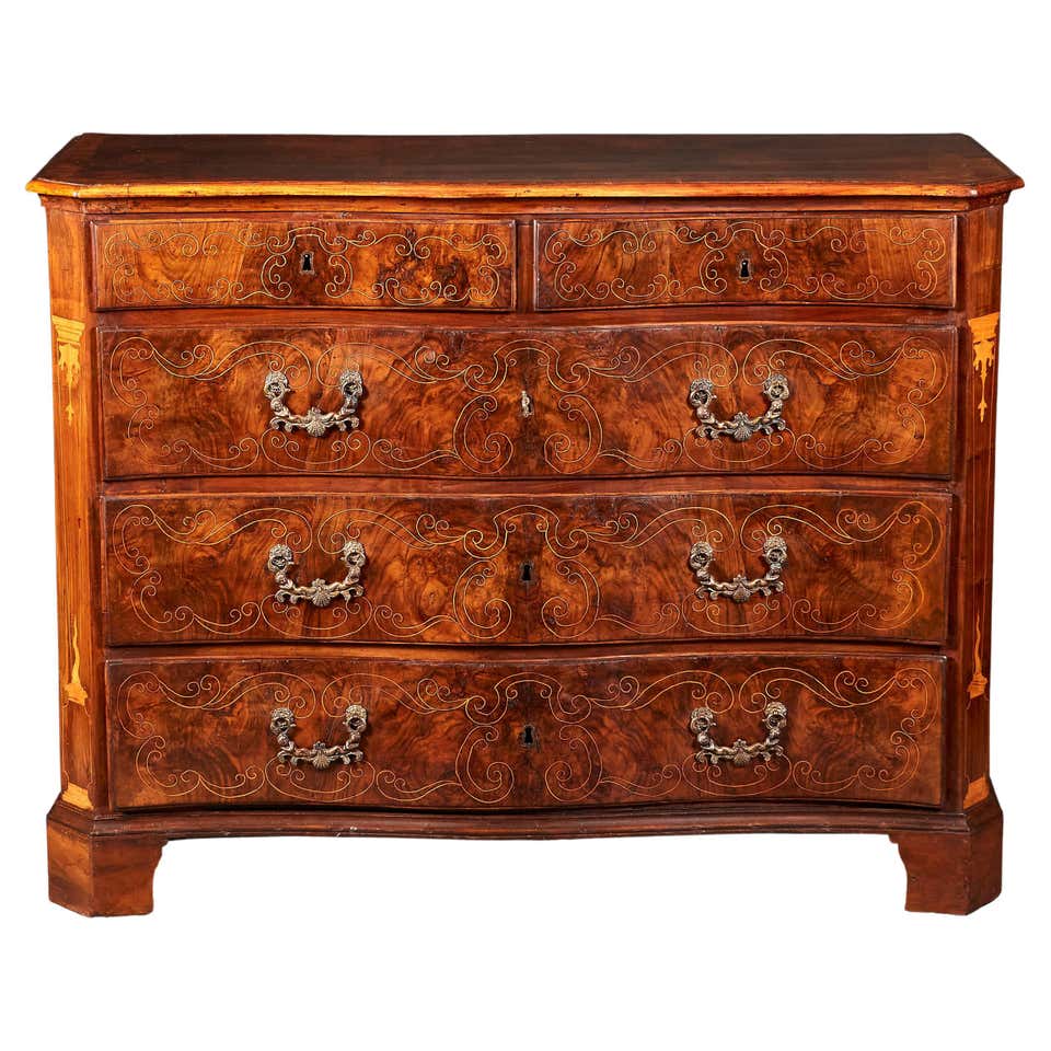 18th Century Dutch Serpentine Commode For Sale at 1stDibs