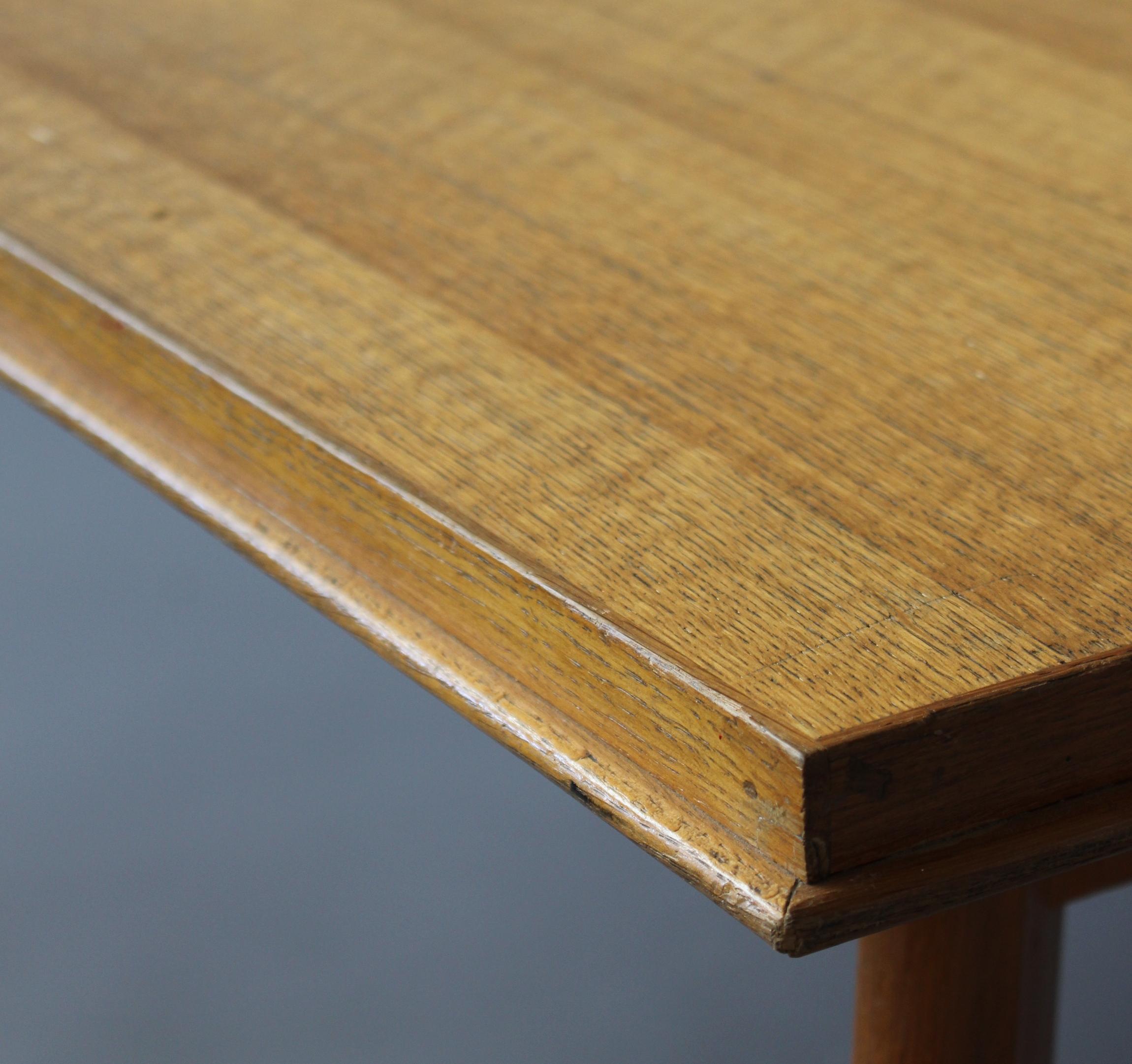 Table à compas en Oak Oak des années 1950 en vente 3