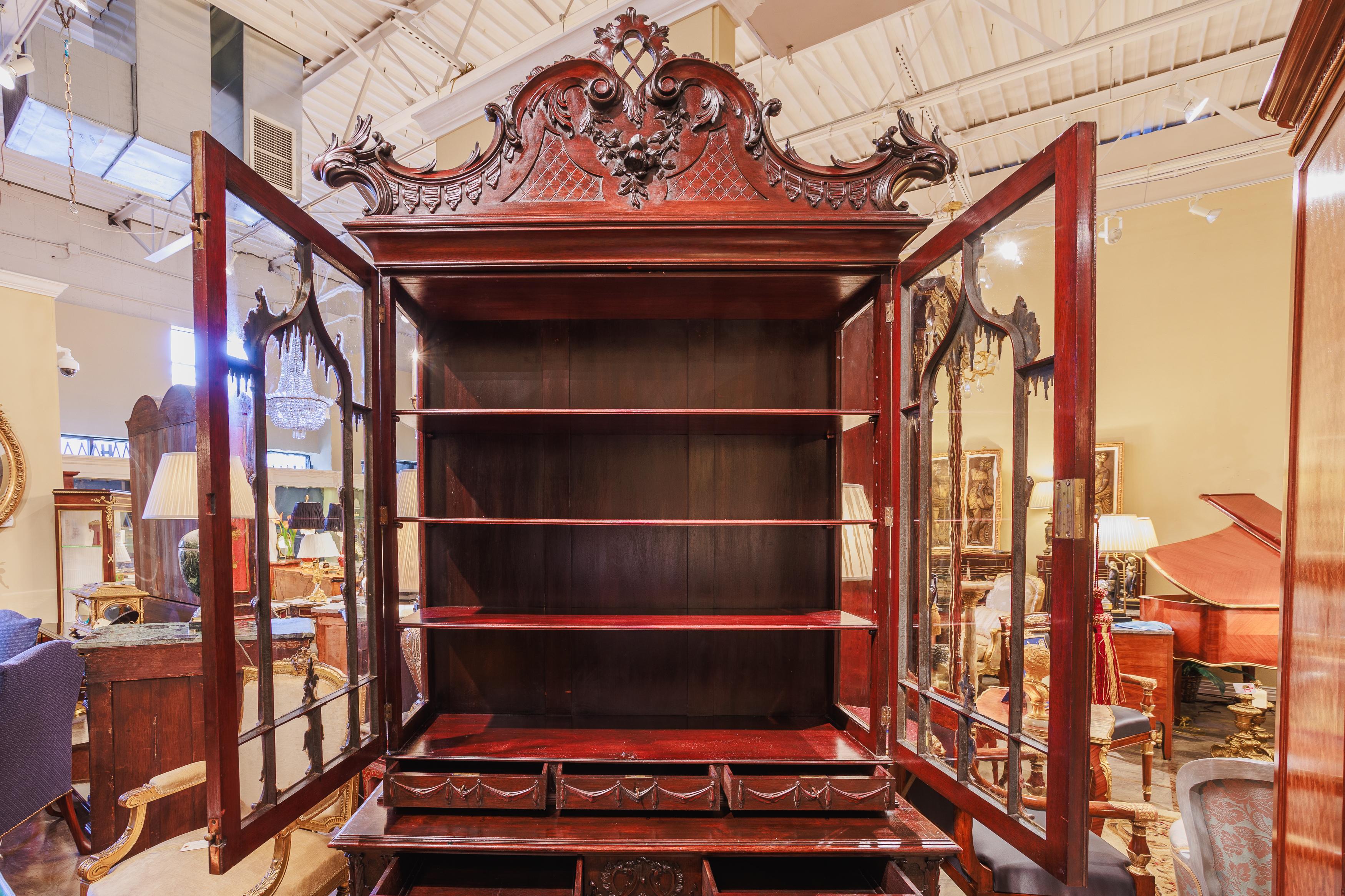 English A fine 19th c Chinese Chippendale mahogany carved viewing vitrine For Sale
