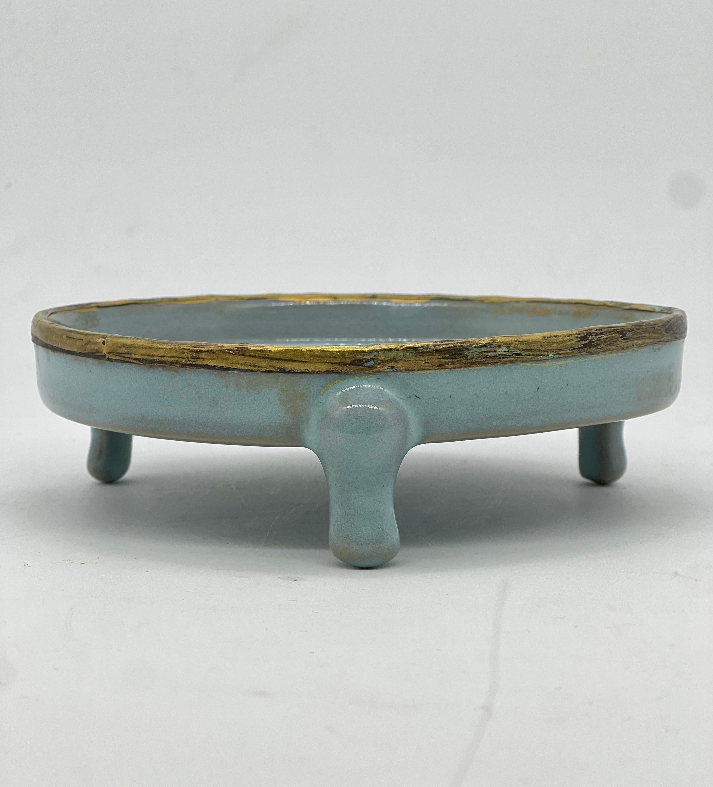 A FINE 19th Century CHINESE THREE LEGGED RU WARE PORCELAIN WASHER/STAND.




A beautiful brush washer/ stand in the Song Dynasty style, the washer or censer with plate of circular form and with a pale blue glaze that continues over the feet and