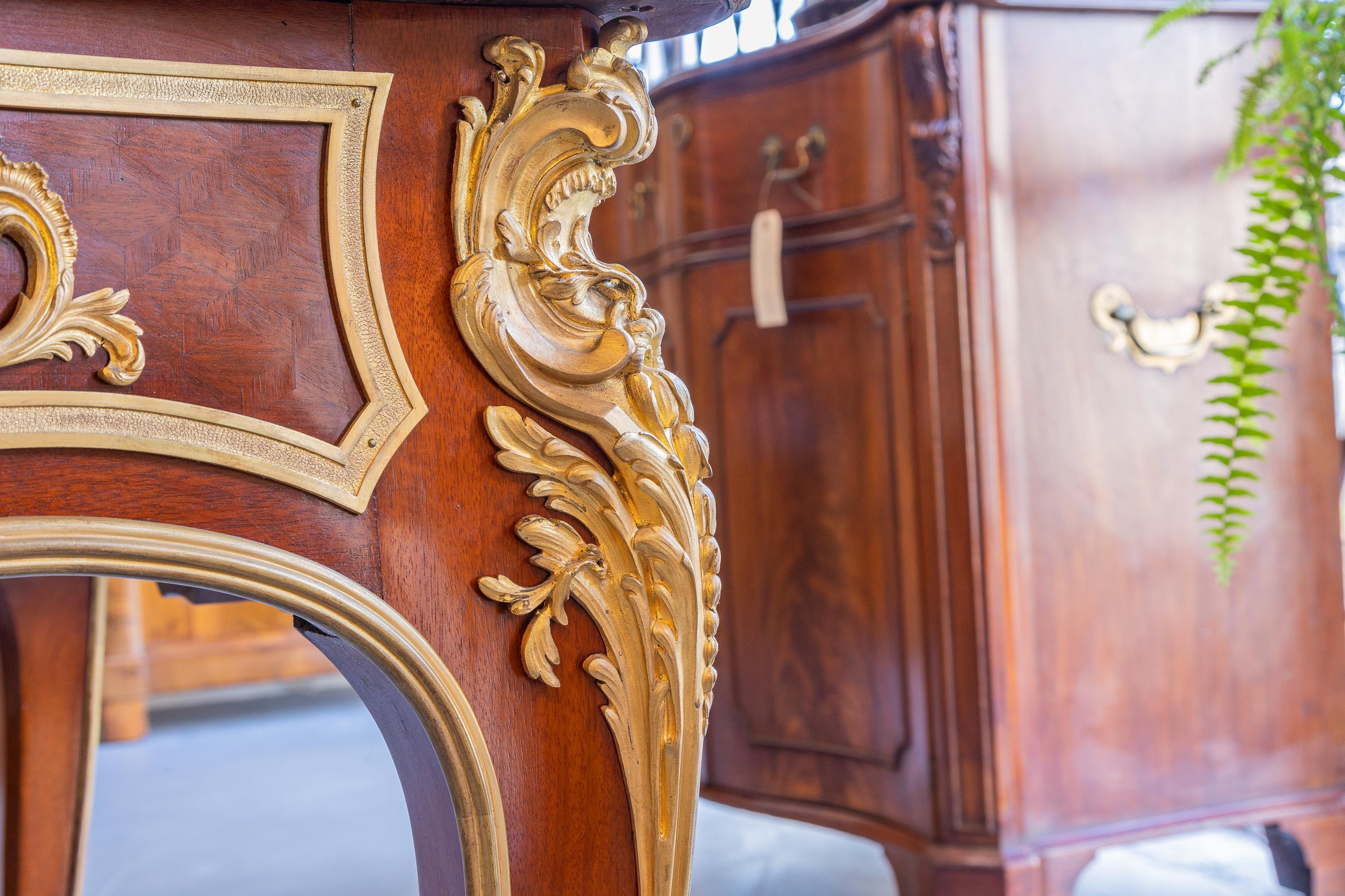A fine 19th c French Louis XV signed Bureau Plat  In Good Condition For Sale In Dallas, TX