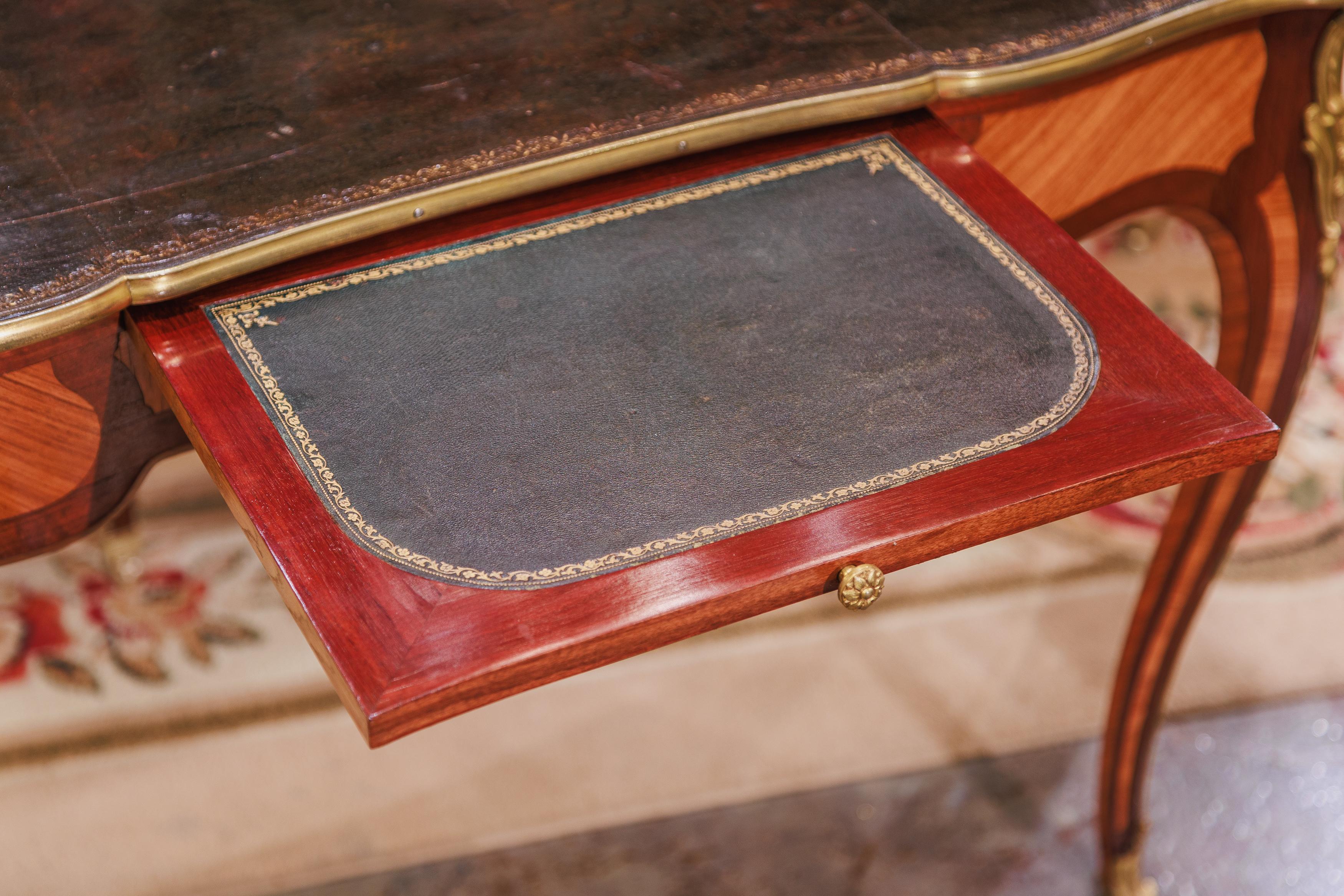 Ein schönes 19.  Louis XV.-Schreibtisch, signiert. Beurdeley im Zustand „Gut“ im Angebot in Dallas, TX