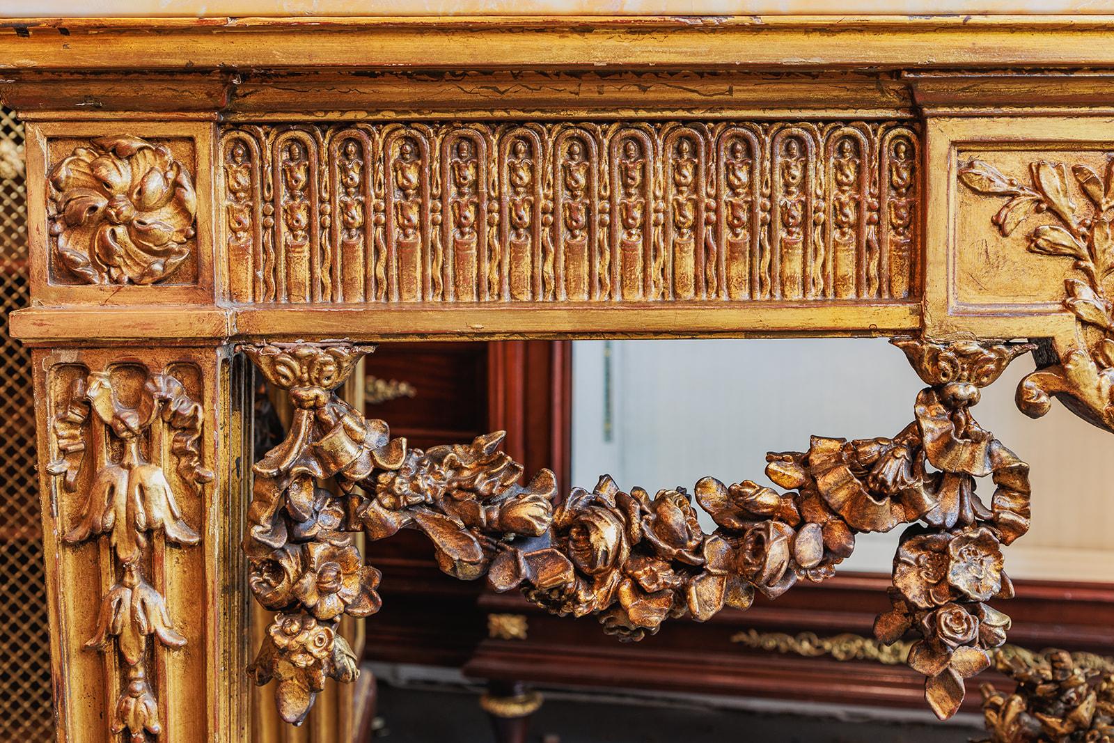Siena de mármol y madera dorada Luis XVI francesa del s. XIX  consola con tapa de mármol en Bueno estado para la venta en Dallas, TX