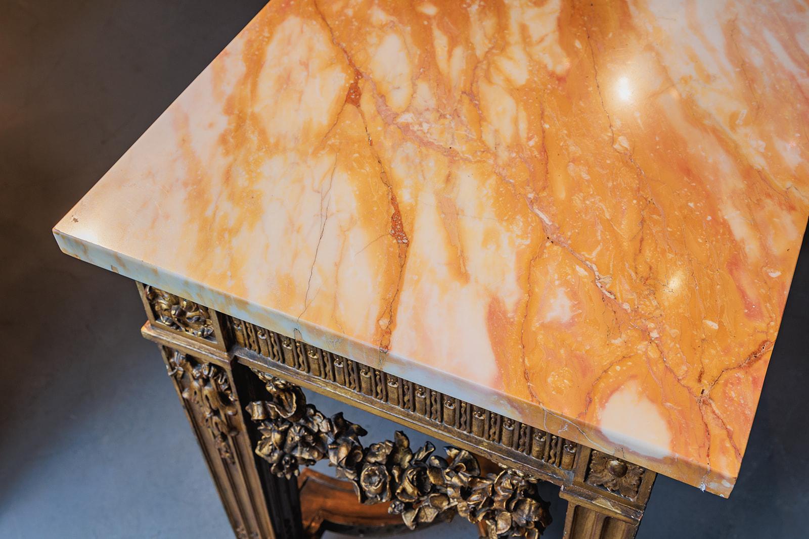 Siena de mármol y madera dorada Luis XVI francesa del s. XIX  consola con tapa de mármol en venta 2