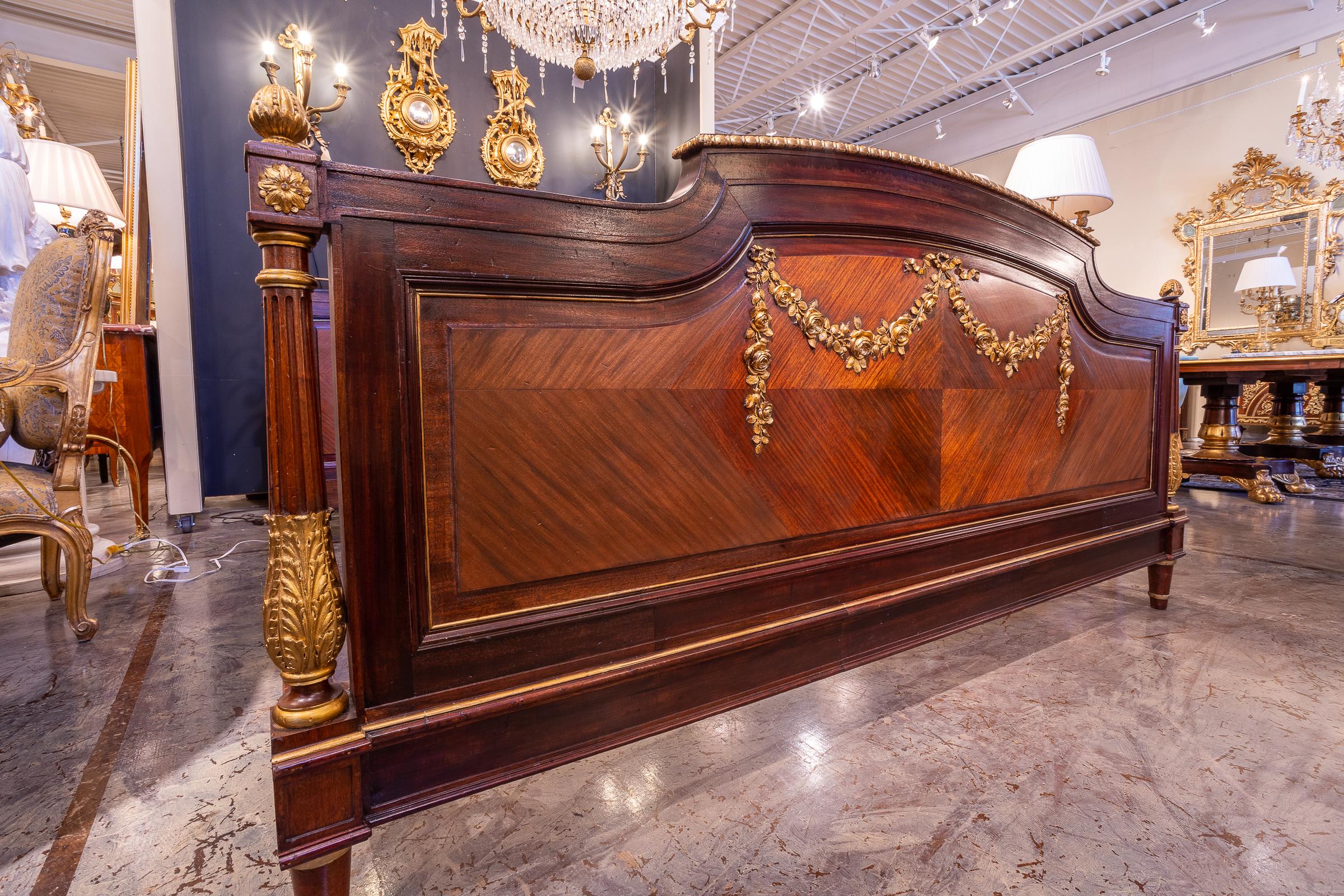 A fine 19th c French Louis XVI kingwood and rosewood parcel gilt carved King bed In Good Condition In Dallas, TX