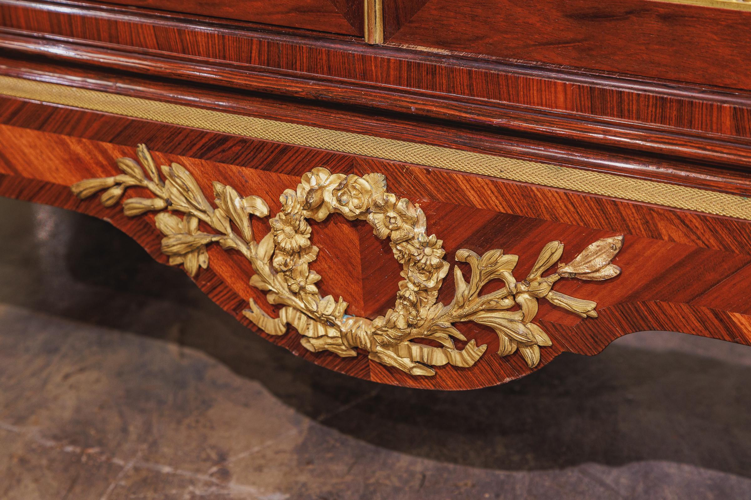 Cabinet en marqueterie de bois de roi Louis XVI du XIXe siècle par T Millet en vente 2