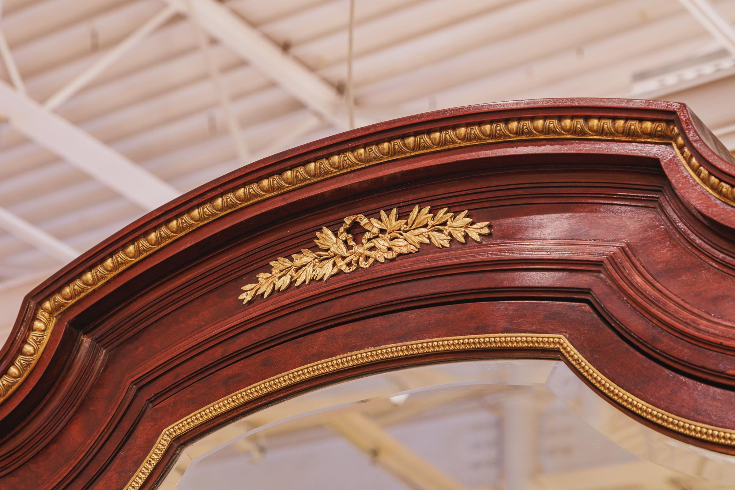 Eine feine 19. Jahrhundert Französisch Mahagoni und vergoldeter Bronze montiert Armoire von Mercier Freres . Feine Qualität mit Innen Strandholz mit Schränken und Regalen. 