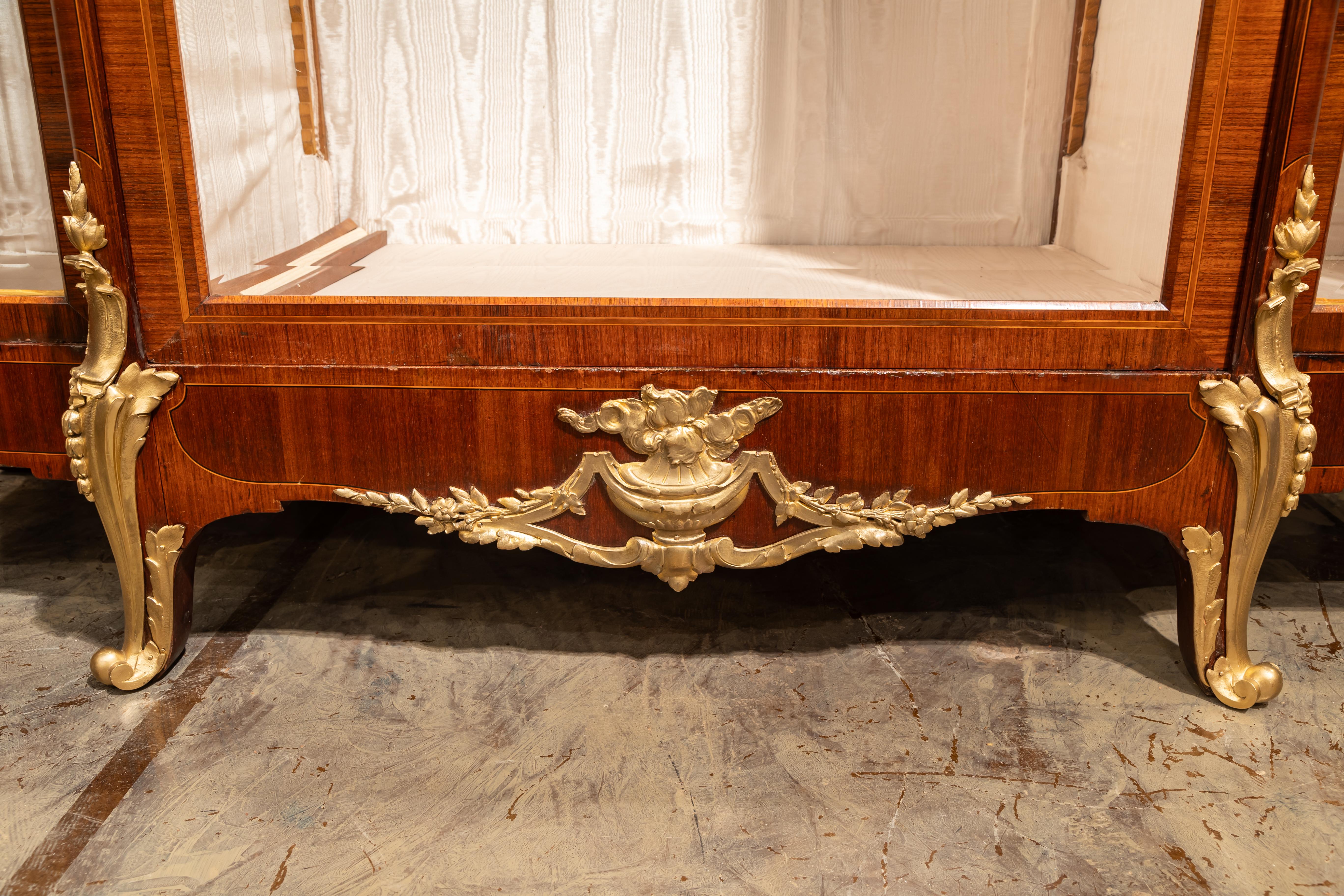 A fine 19th c French Louis XVI marquetry and kingwood viewing cabinet .  For Sale 1