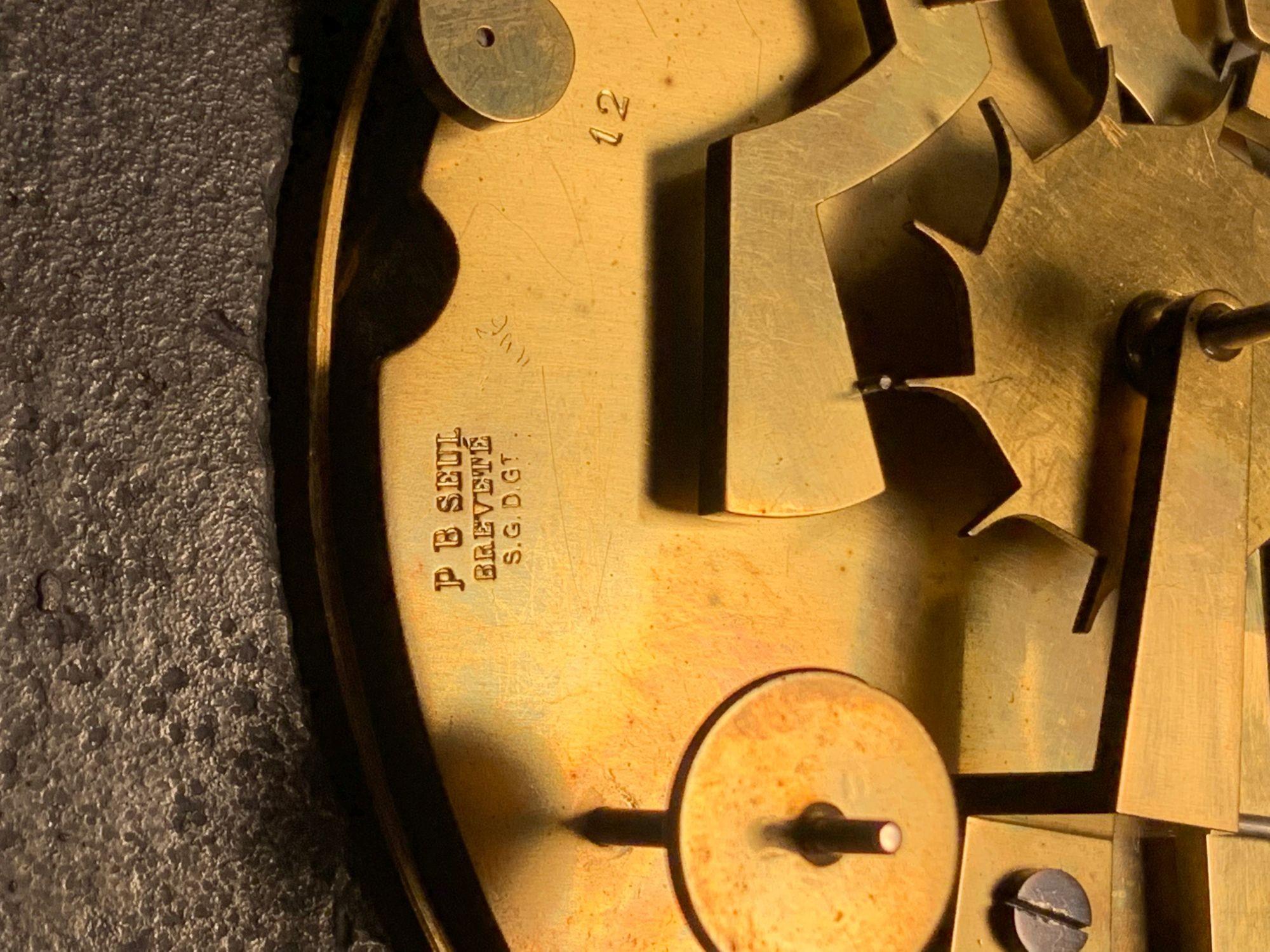 Belle horloge à calendrier perpétuel en ardoise belge du 19ème siècle Bon état - En vente à Lincolnshire, GB