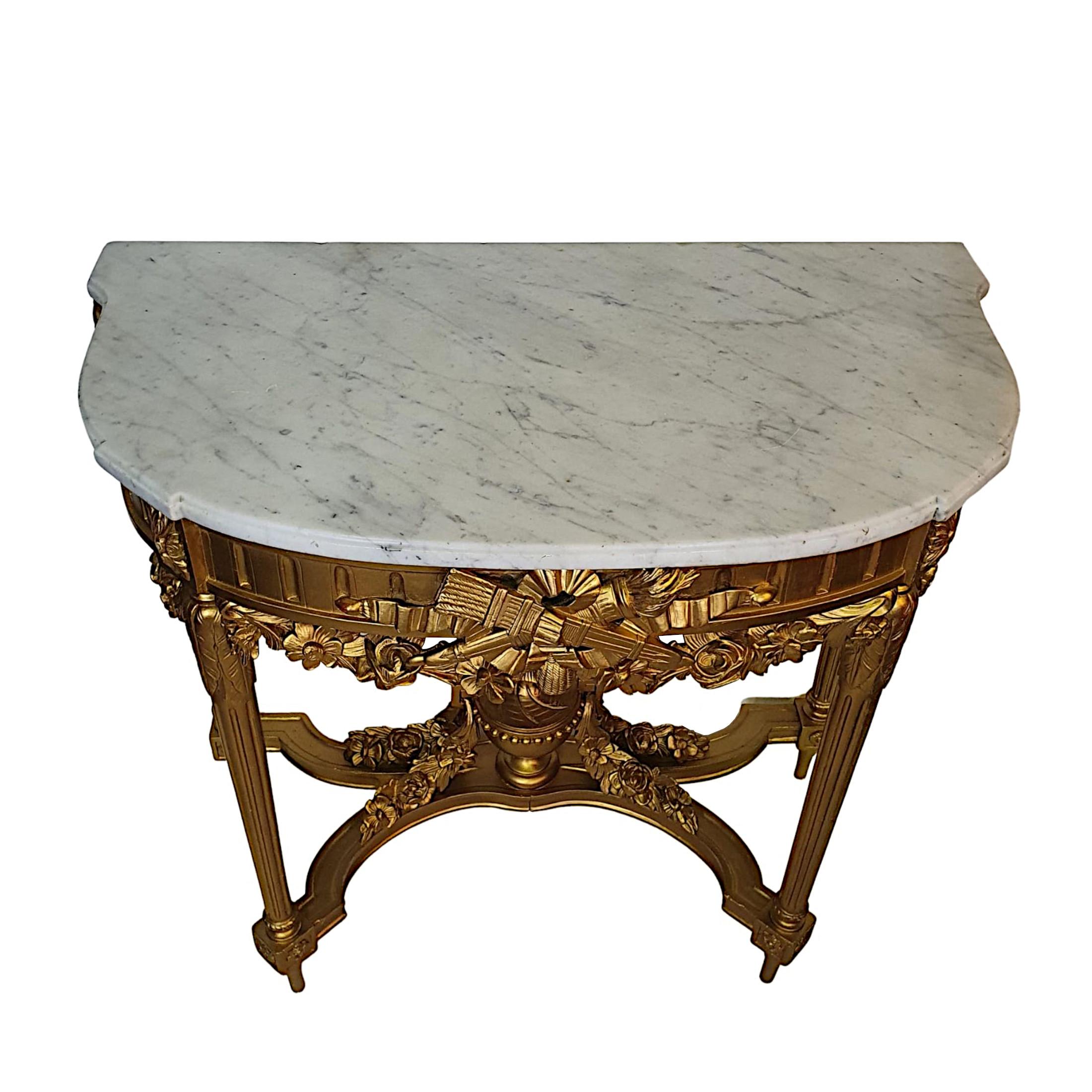 XIXe siècle Table console en bois doré avec plateau en marbre blanc de Carrare du 19ème siècle en vente