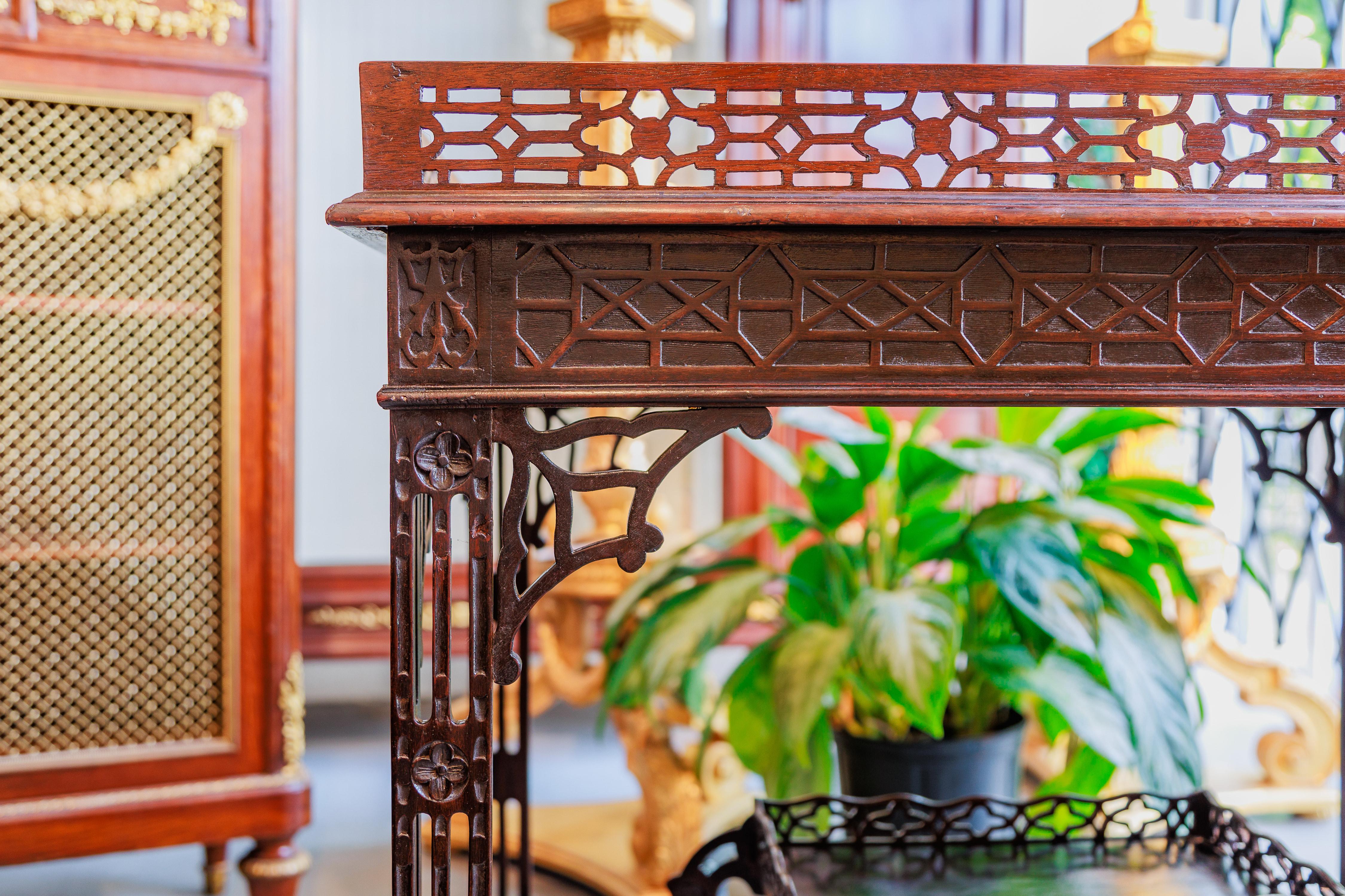 Hand-Carved A fine 19th century Chinese Chippendale mahogany silver table