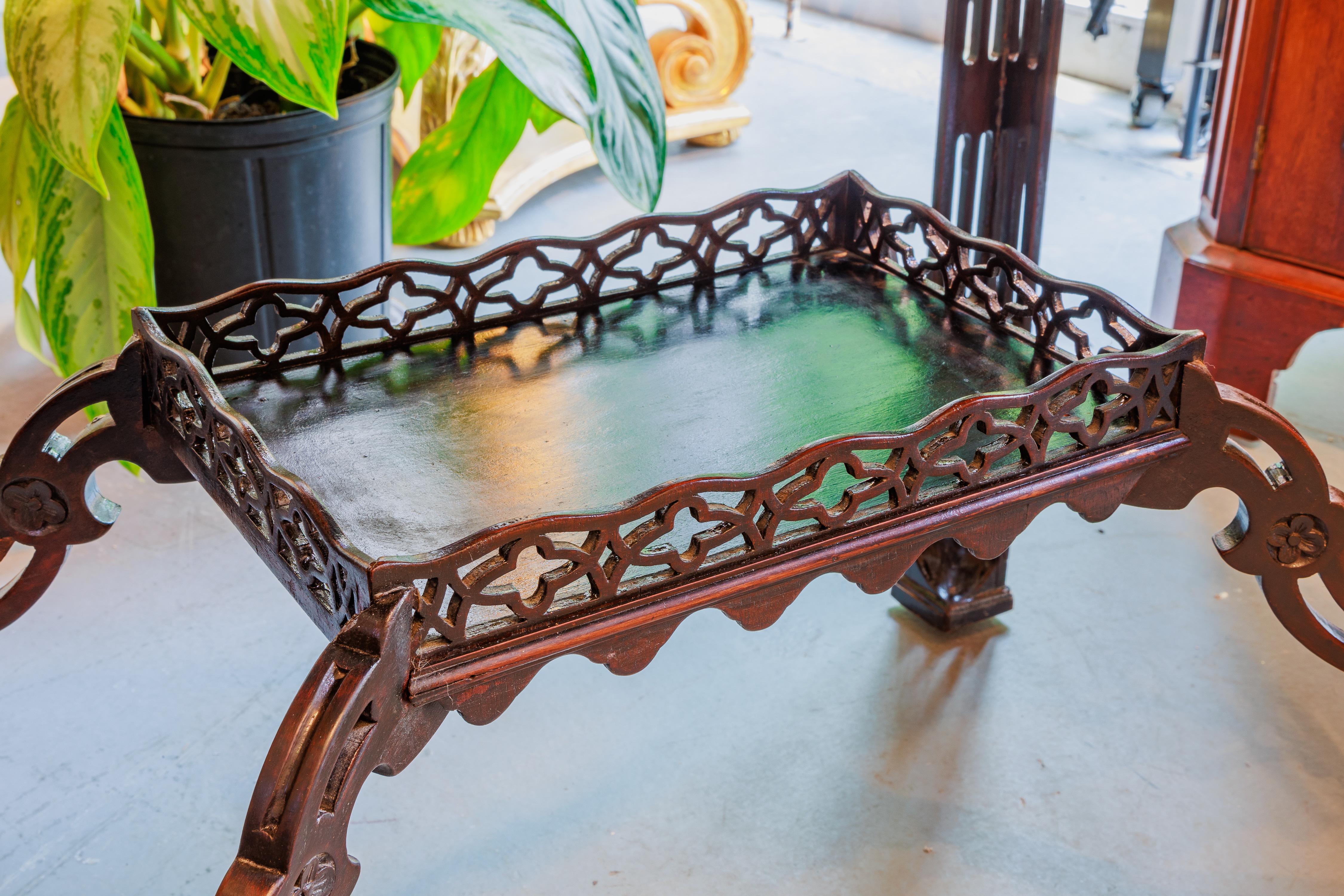 A fine 19th century Chinese Chippendale mahogany silver table In Good Condition In Dallas, TX