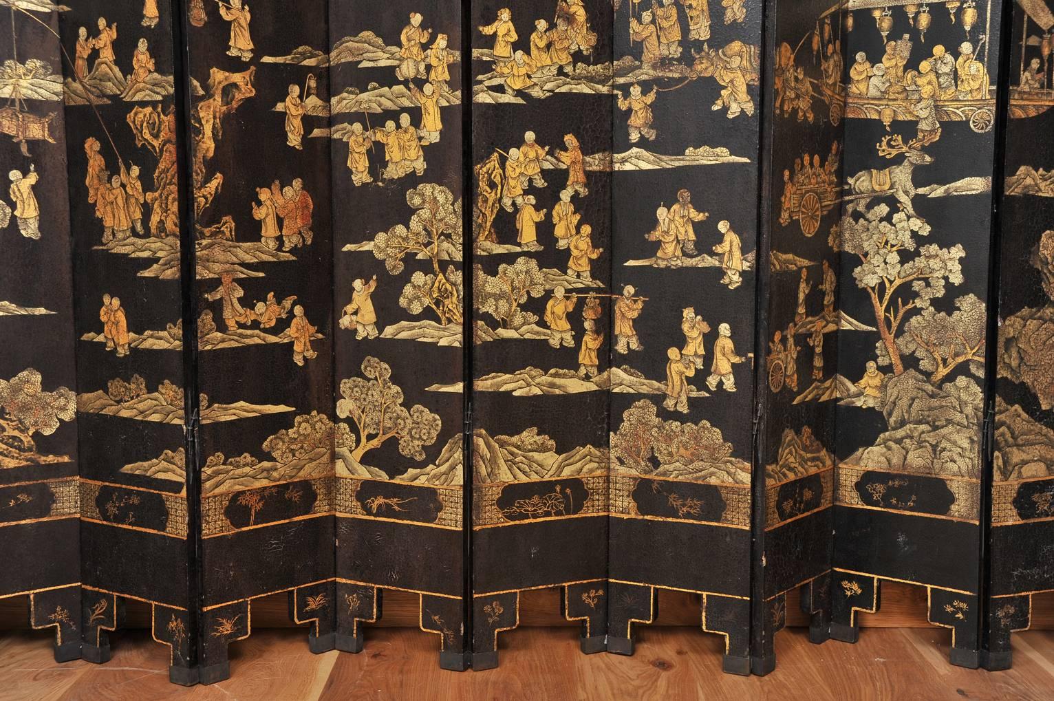 Chinoiserie Fine 19th Century Chinese Coromandel Twelve-Leaf Screen