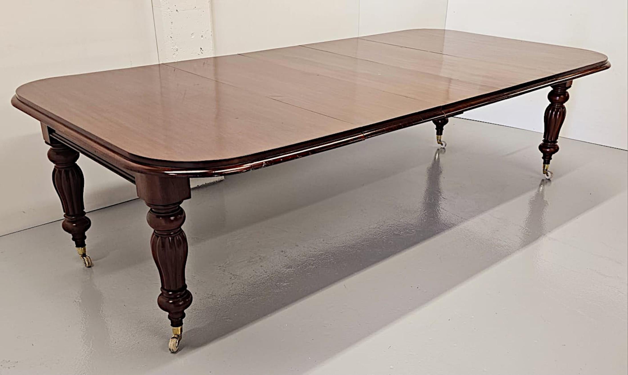 Irish  A Fine 19th Century Dining Table  For Sale