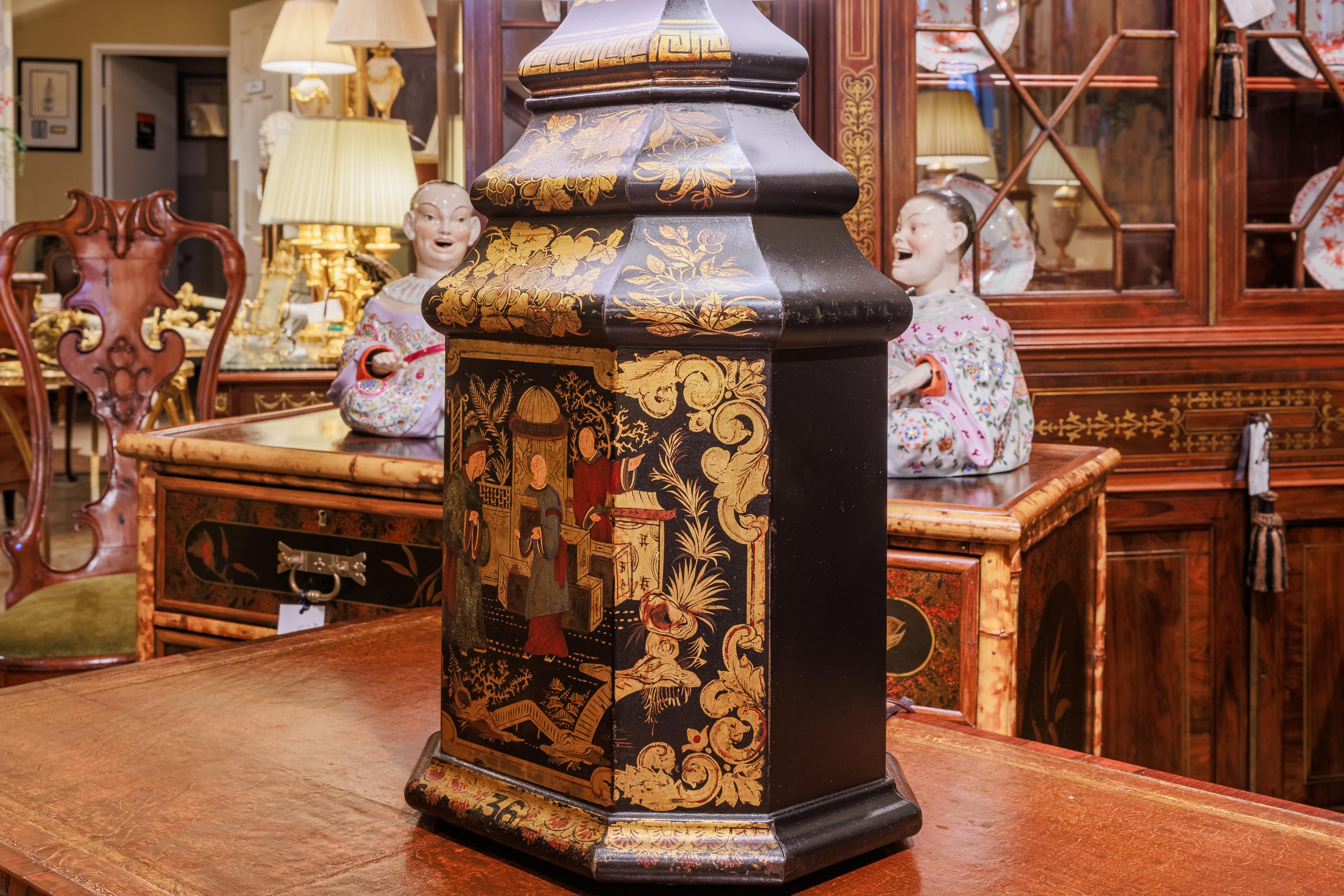 Regency Lampe-boîte à thé de style Régence anglaise du 19e siècle, tolée et peinte à la main en vente