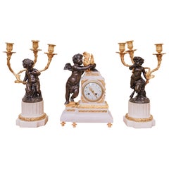 Eine schöne französische Carrera-Marmor- und Bronzeuhr aus dem 19. Feine vergoldete Bronze