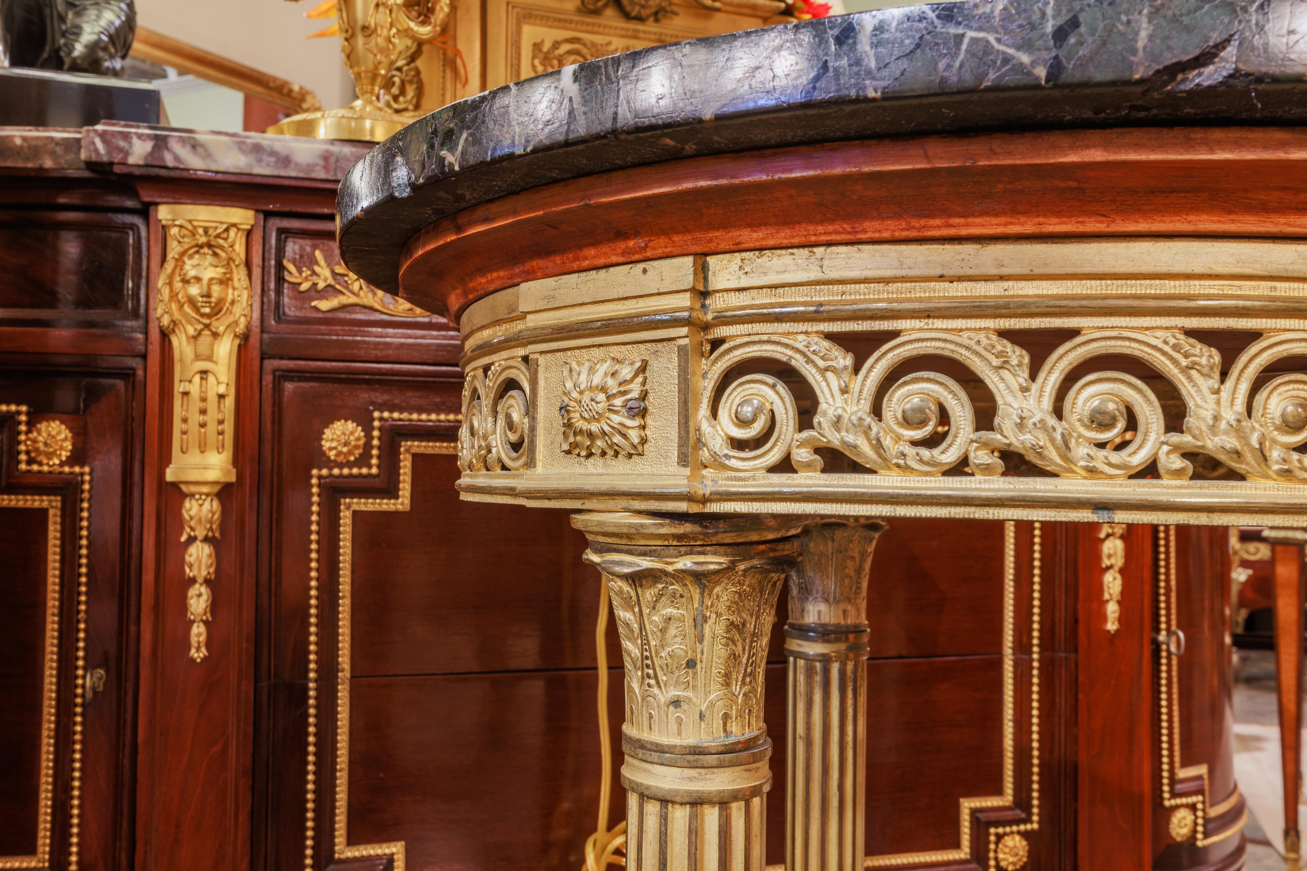 A fine 19th century French Empire marble top and  gilt bronze gueridon In Good Condition For Sale In Dallas, TX