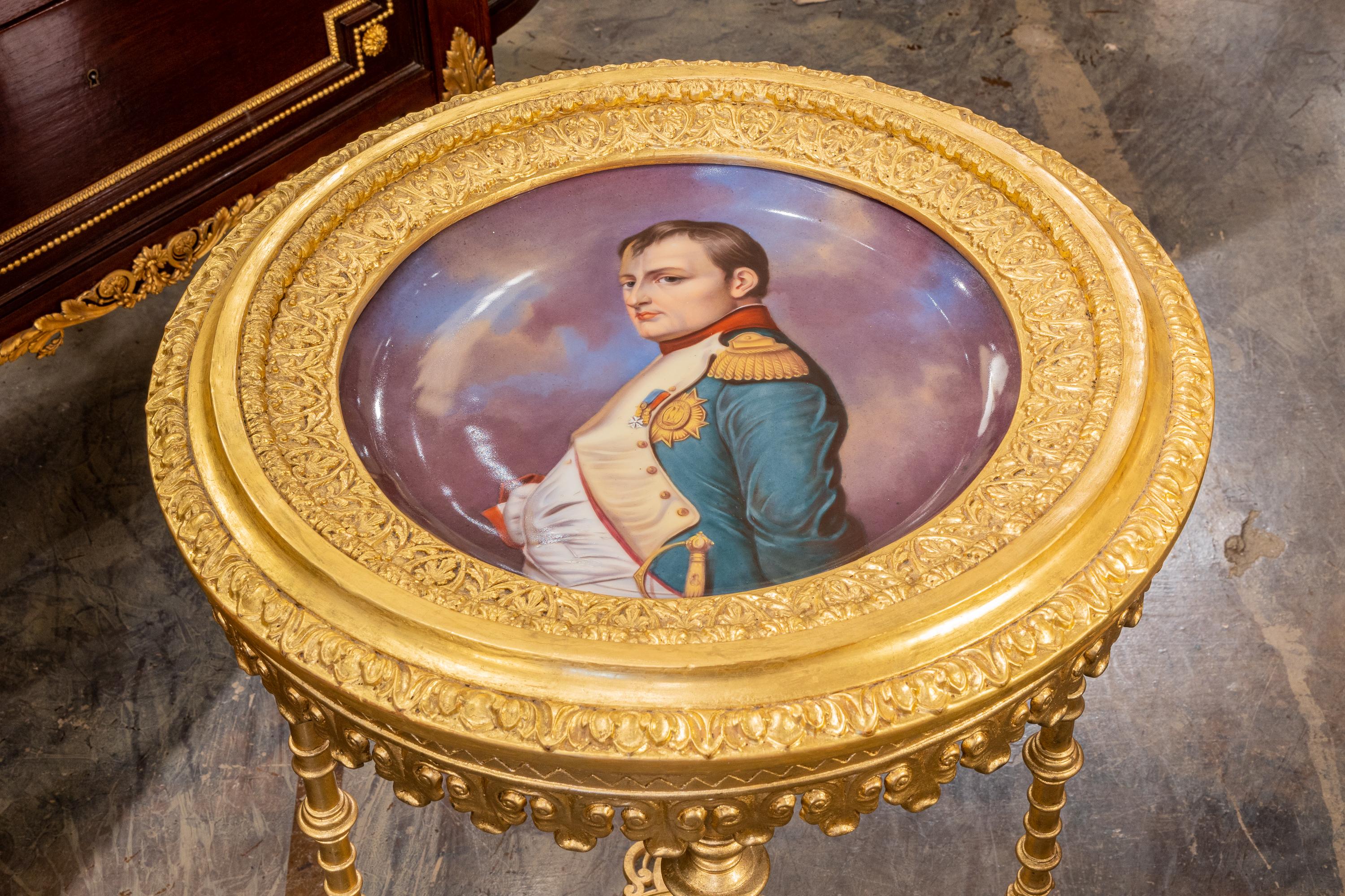 Raffinato gueridon francese in bronzo dorato e porcellana del XIX secolo In condizioni buone in vendita a Dallas, TX