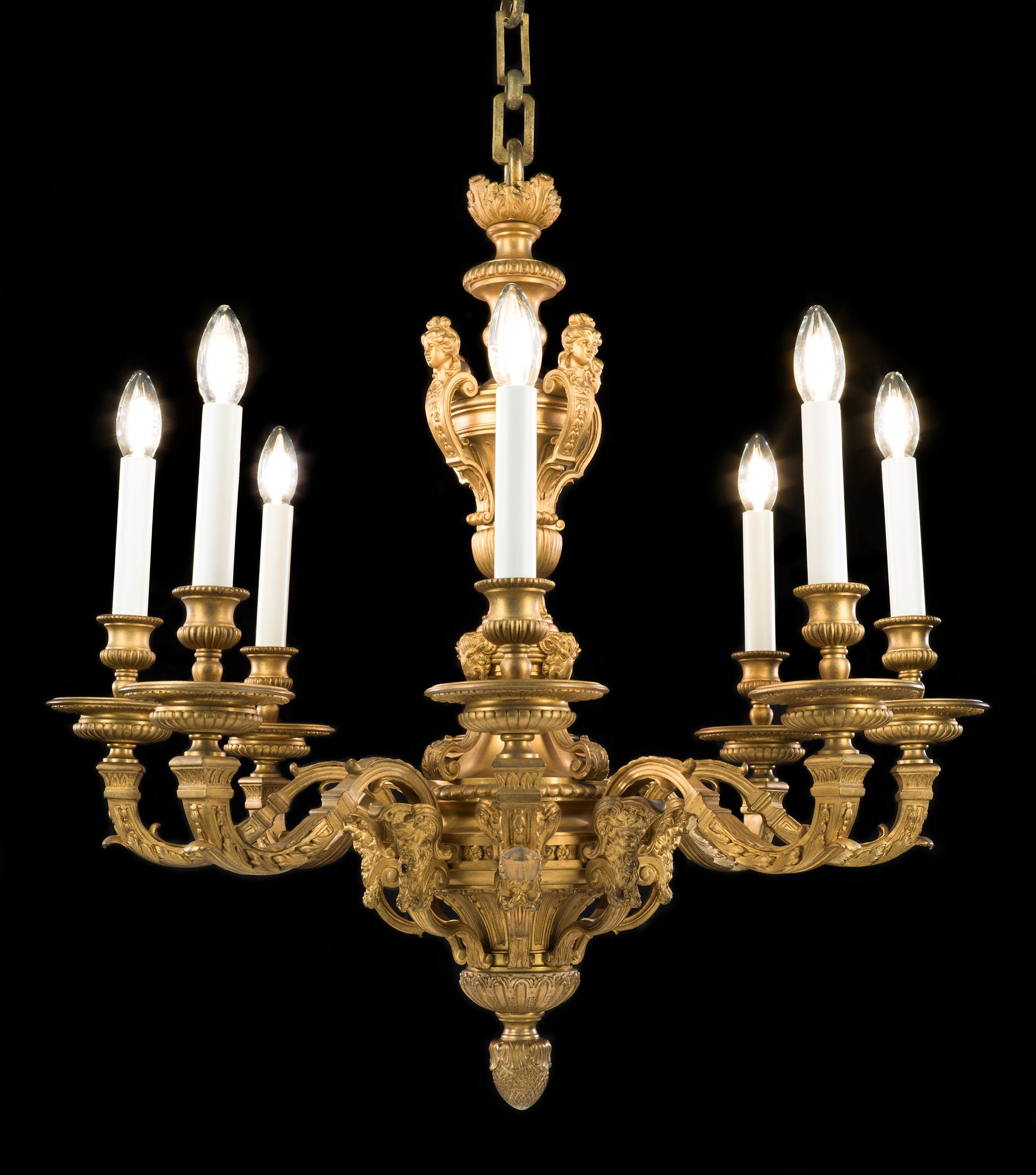 Francese Raffinato lampadario francese in bronzo dorato e ormeggio del XIX secolo in vendita