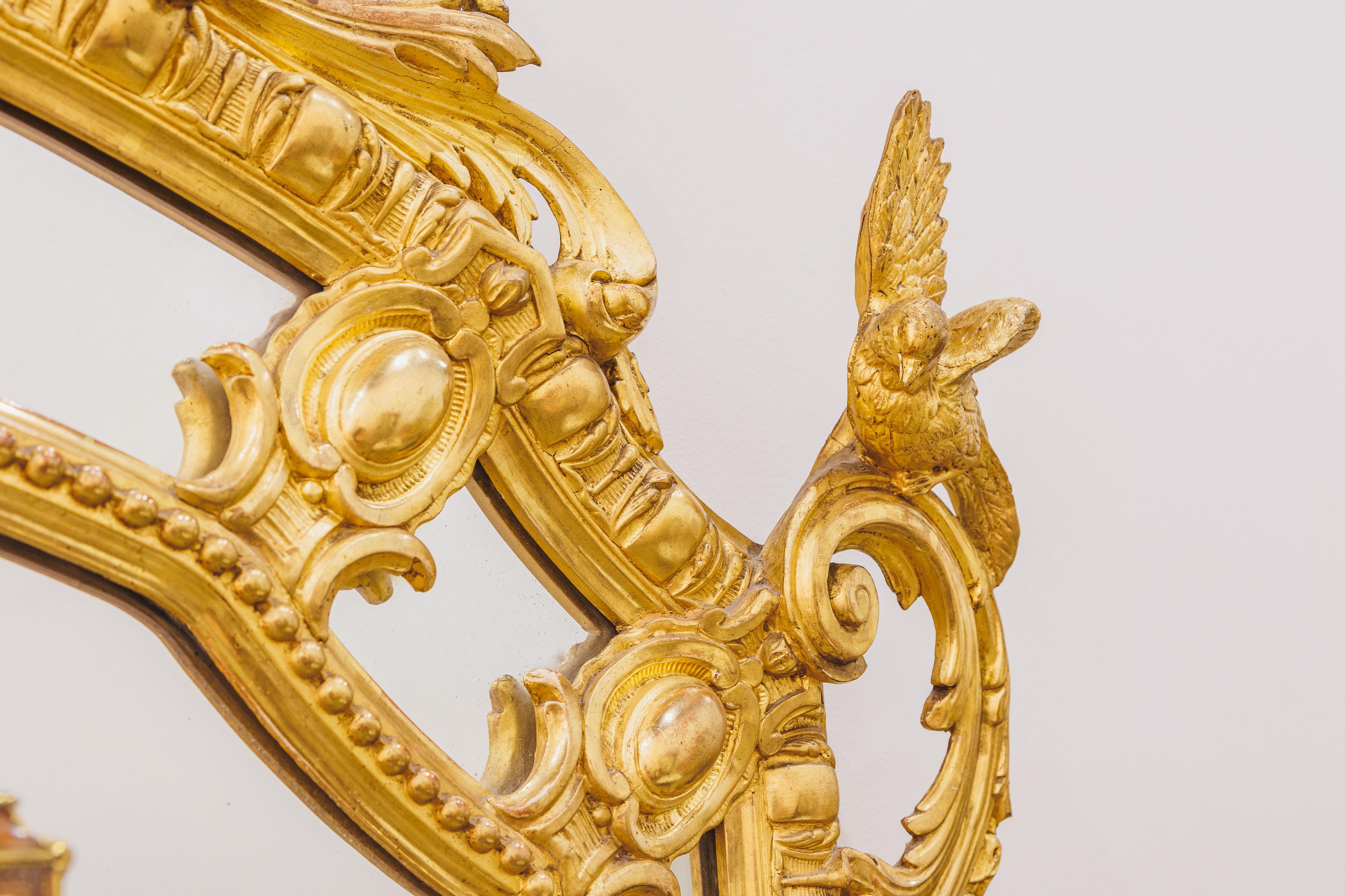 Francese Pregevole specchio francese del XIX secolo intagliato e dorato di grandi dimensioni Napoleone 111 in vendita