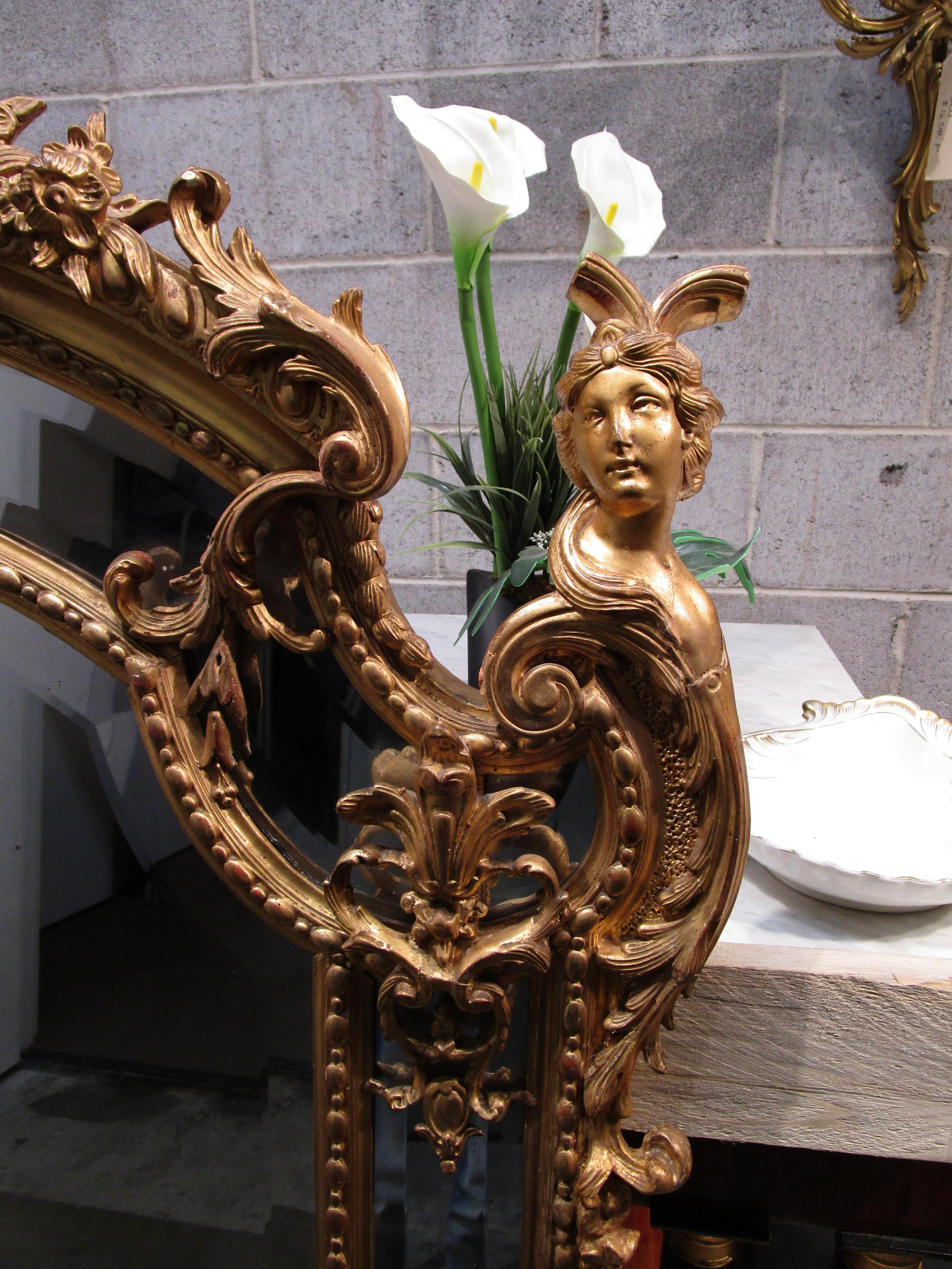 Fine 19th Century French Gilt Carved Mirror, Finest Carving and Details In Good Condition For Sale In Dallas, TX