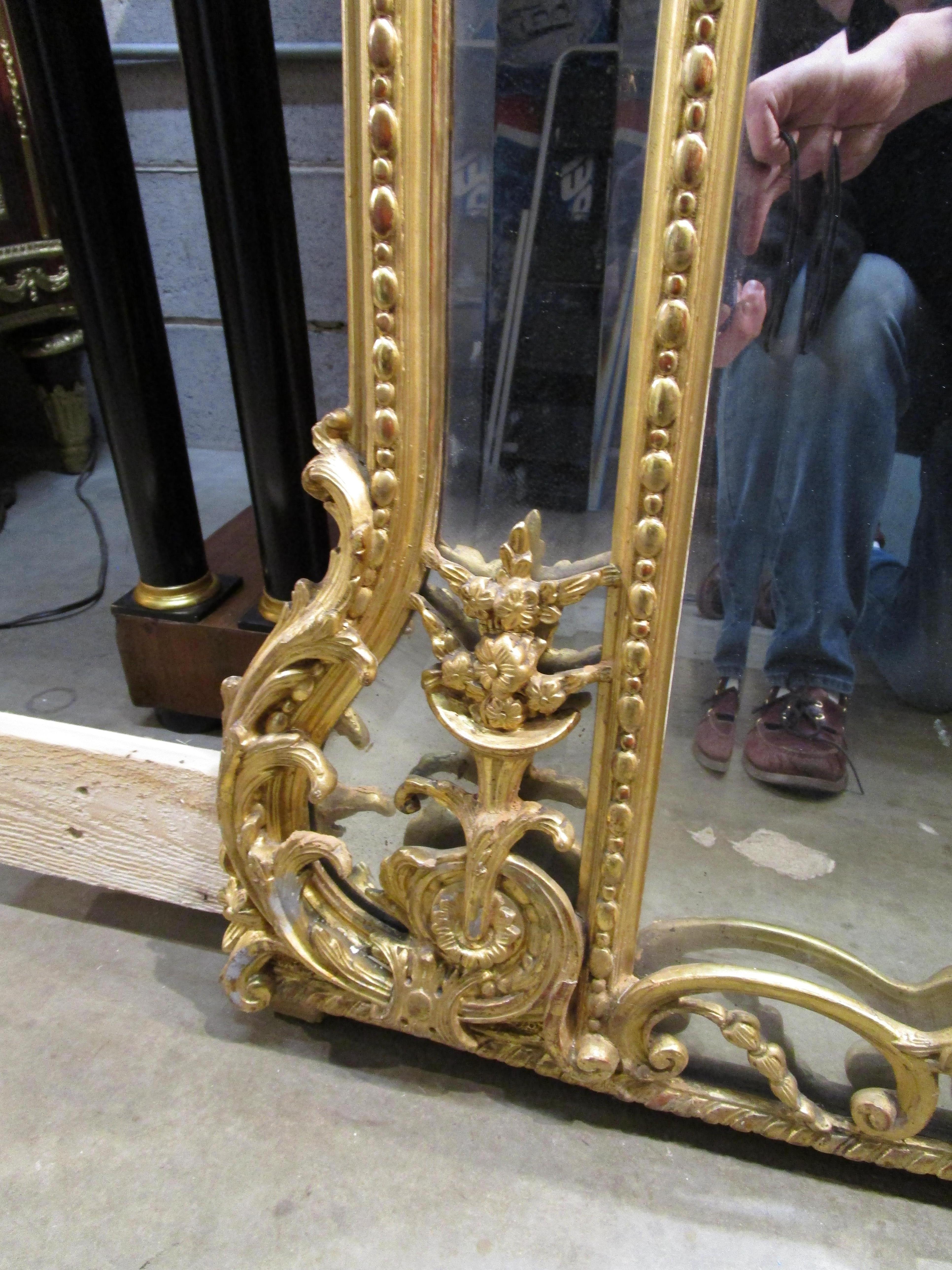Fine 19th Century French Gilt Carved Mirror, Finest Carving and Details For Sale 1