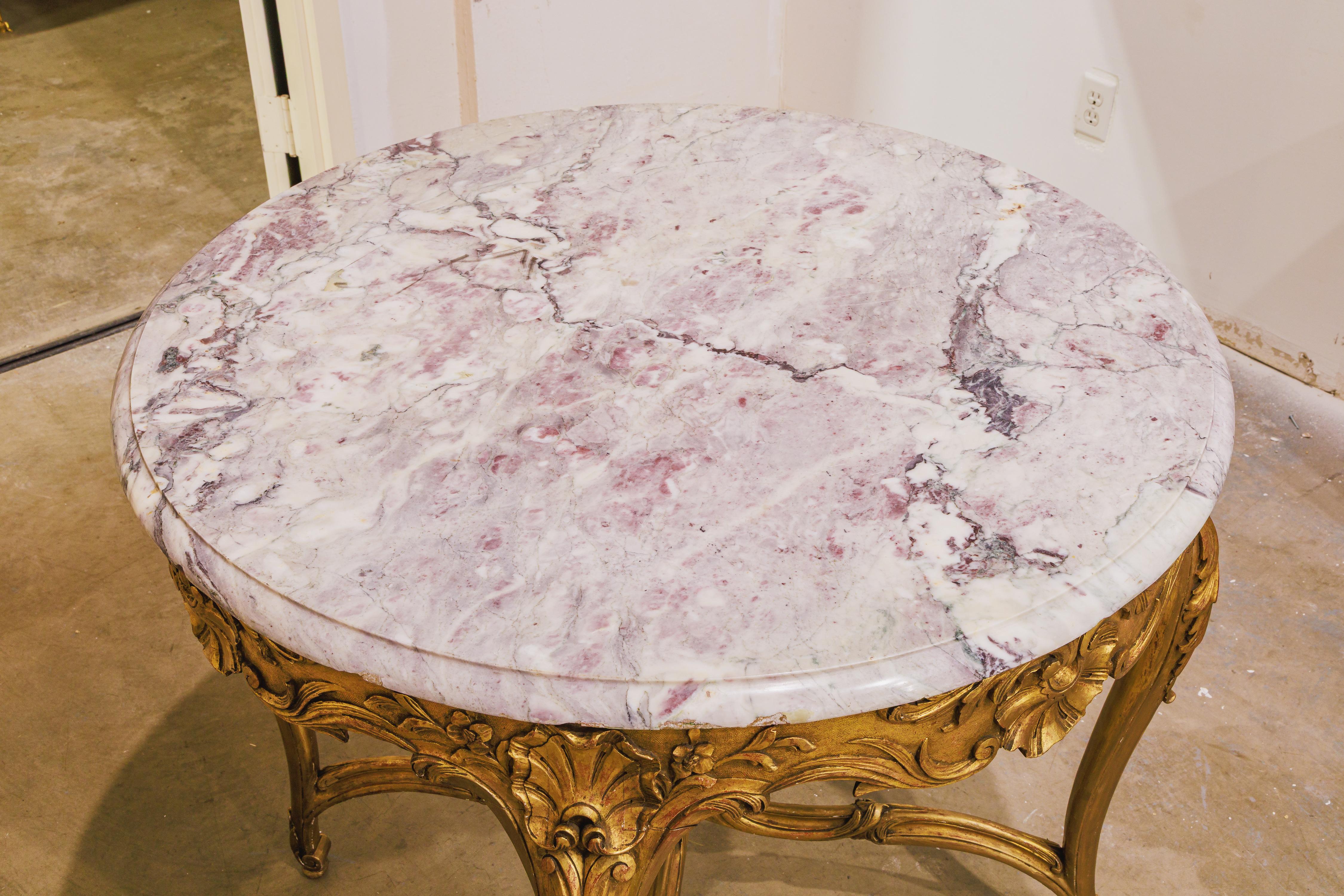 Table centrale en marbre sculpté et doré de style Louis XV du XIXe siècle Bon état - En vente à Dallas, TX