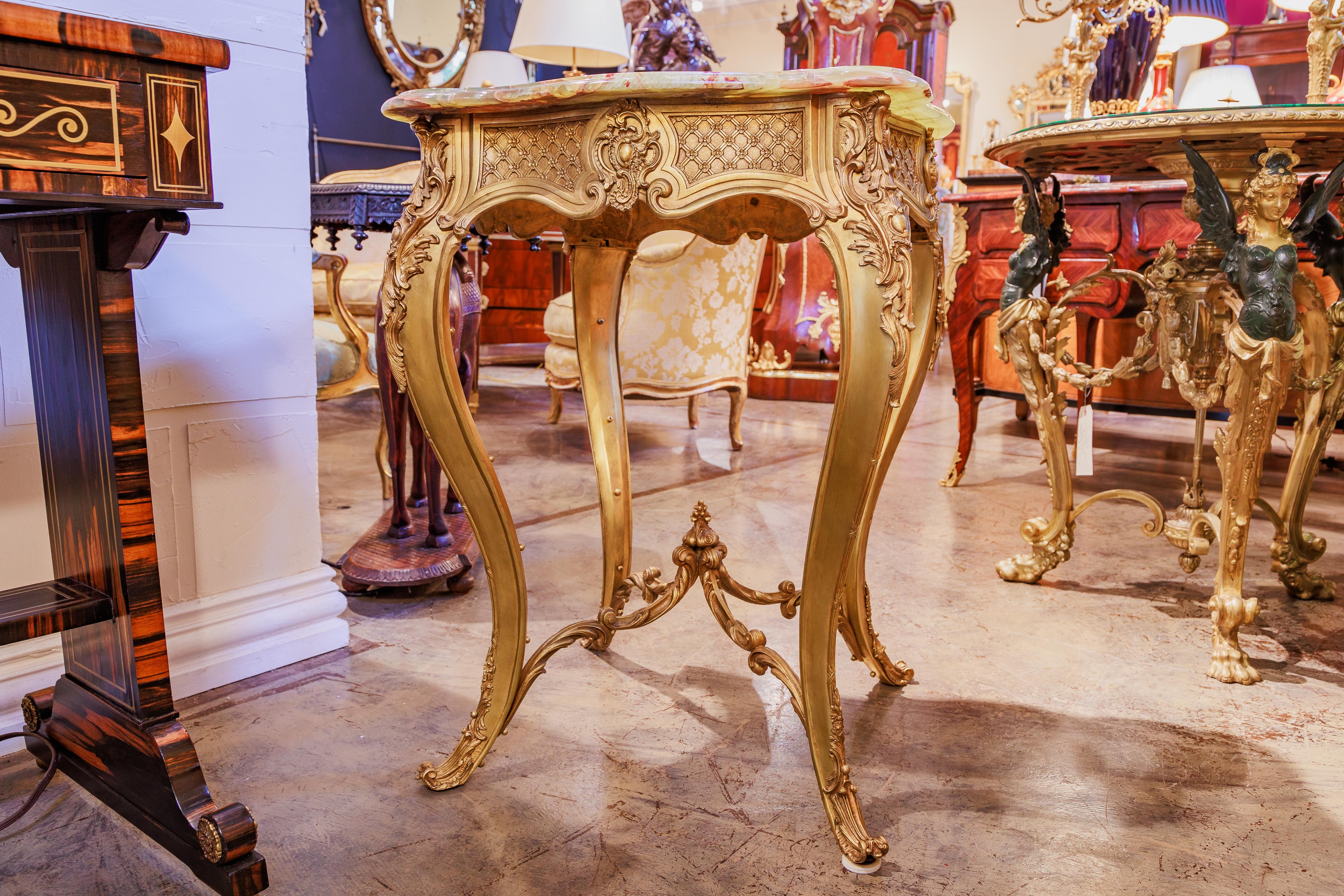 Table de guéridon en bronze doré et onyx de style Louis XV du XIXe siècle. en vente 2
